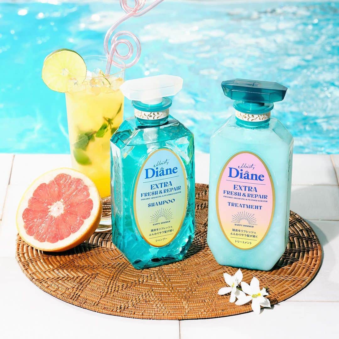 モイストダイアンのインスタグラム：「夏限定ダイアンが今年も登場🏝✨  毎年好評の【エクストラフレッシュ&リペア】が、今年も5月1日より全国のドラッグストアにて発売いたします✨  リフレッシュハーブの潤いで、頭皮と髪をスッキリさせ、夏の紫外線ダメージ(※1)ケアや頭皮ケアに特化したシリーズ⛱️  (※1)アルガニアスピノサ核油(保湿成分)」