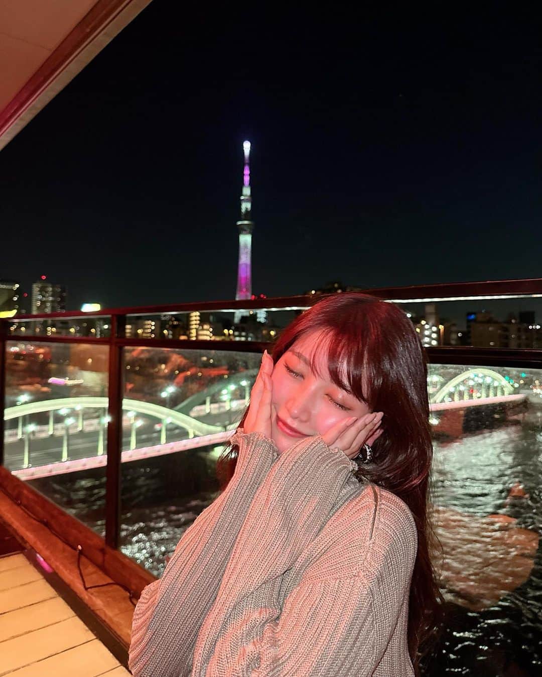 MAYUさんのインスタグラム写真 - (MAYUInstagram)「. たのしい夜だった🍹🌙 スカイツリーがとっても綺麗に見えたよ〜✨ . いちごのドリンクといちごのパフェ食べた🍓🍓🍓 . お店の暖房照明のあかりで顔が真っ赤にみえる😳🤣 . . #ootd#fashion#skytree#tokyoskytree#skytreetower#tokyo#night#nightphotography#nightsky#maisonmargiela#japan」4月13日 18時45分 - mayu.kina_golf