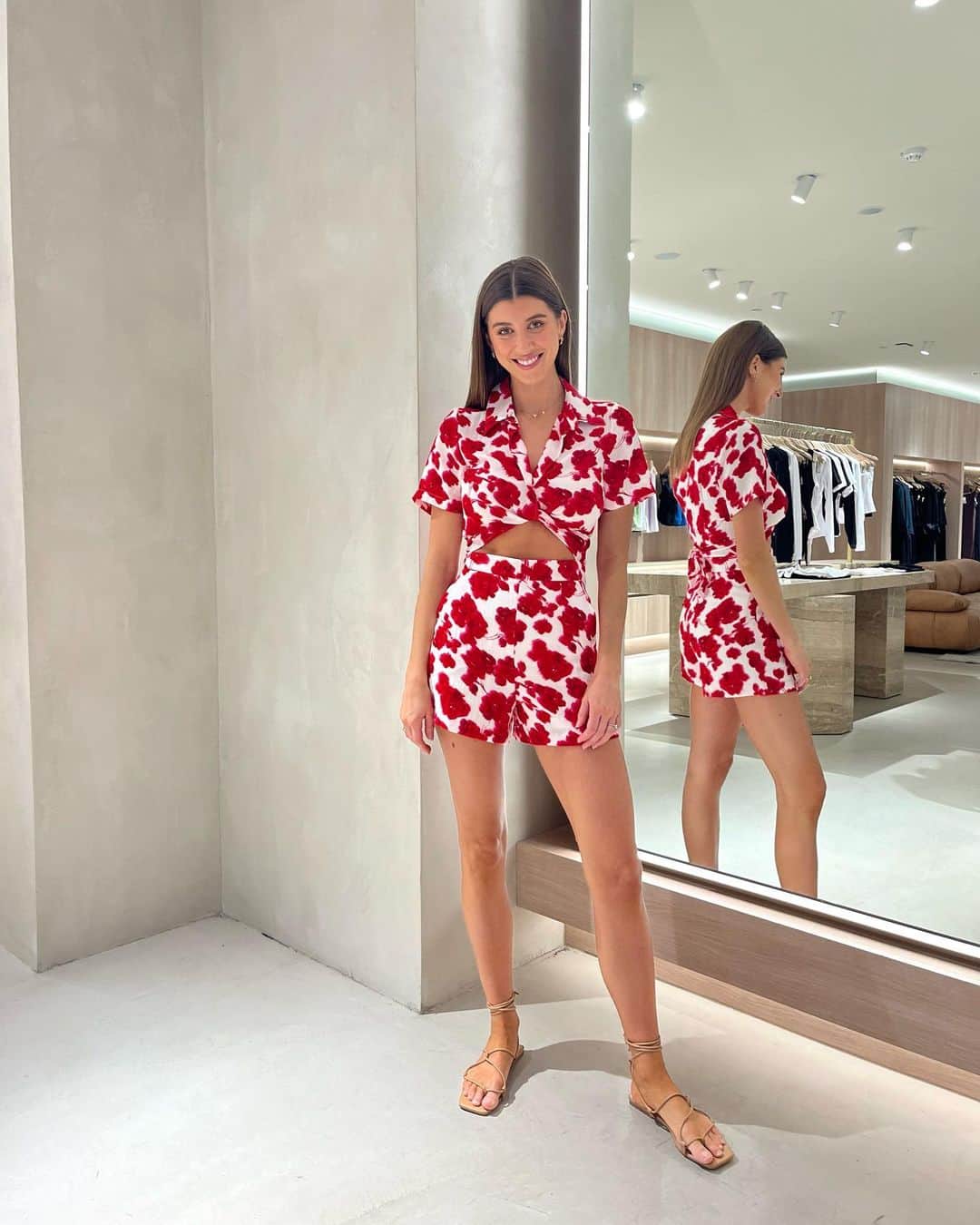 クーカイのインスタグラム：「Un look floral audacieux : l'ensemble short et chemise Bonita à fleurs rouges est parfait pour les journées chaudes et ensoleillées. 🌺☀️⠀⠀⠀⠀⠀⠀⠀⠀⠀ -⠀⠀⠀⠀⠀⠀⠀⠀⠀ A bold floral look: the Bonita red floral shorts and shirt set is perfect for warm, sunny days. 🌺☀️⠀⠀⠀⠀⠀⠀⠀⠀⠀ ⠀⠀⠀⠀⠀⠀⠀⠀⠀ #kookai #fashion #SS23 #kookaistyle #ootd #outfitinspiration #outfitideas #outfitoftheday #newcollection #spring」