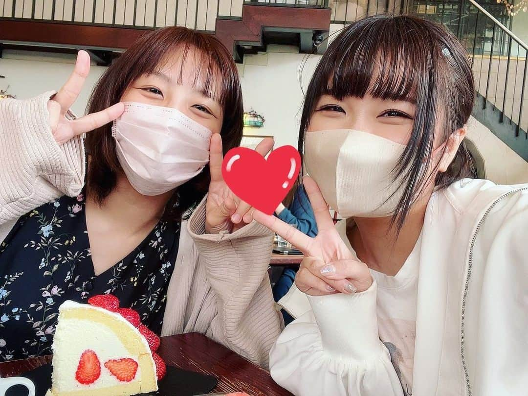 湯浅かえでのインスタグラム：「しらす(@sahoshirasu )とゆあさ🐟 楽しそうな写真撮れた✌️ また行こうね〜🍰❤️」