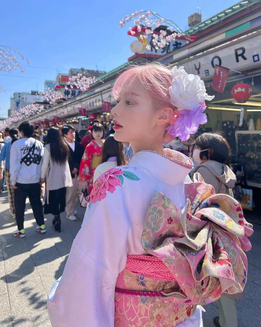 キム・チョンアのインスタグラム：「옆모습 모음집 🫶🏻  #아사쿠사 #기모노 #asakusa」