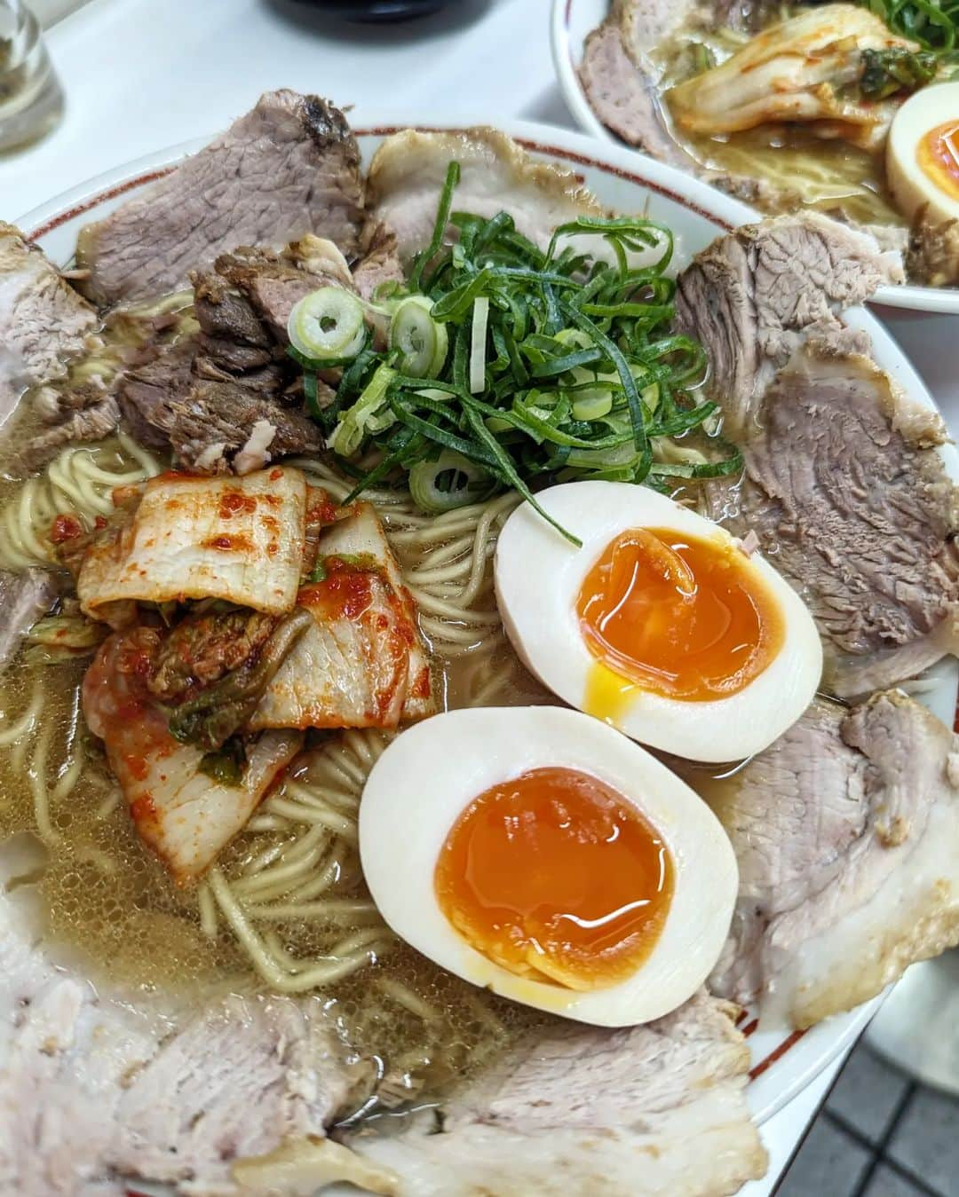 Hiromi Tomiiさんのインスタグラム写真 - (Hiromi TomiiInstagram)「#🍜　 2.5人前の大きいやつ食べた◎◎◎ . ぺろり😋 . 京都は北白川にある老舗ラーメン店 #あかつき　😊♥ 京大生が通うお店でここのお店の名前出したら大体京都の人は知ってる◎◎◎ . . 📌 ラーメンあかつき 予約可否　　予約不可  交通手段 「叡山電鉄叡山本線」の元田中駅から徒歩16分位  「京都市バス」 204系統　5系統　MN204系統 北白川校前 下車徒歩1分  「京都バス」 18系統 北白川校前 下車徒歩1分　　元田中駅から1,005m  営業時間 11:30～翌3:00(L.O.翌2:45)  定休日 無休  . PR @RAMEN_AKATSUKI.KYOTO #京都ラーメン #深夜ラーメン #京都グルメ #ラーメン #ラーメンあかつき #北白川ラーメン #春コーデ　#スカートコーデ　#旅行コーデ #yoga#筋トレ#ダイエット#ボディーメイク #筋トレ女子#ダイエット仲間募集 #京都　　#kyoto  #kyotojapan　 #京都散歩」4月13日 19時00分 - hiromi.tomii