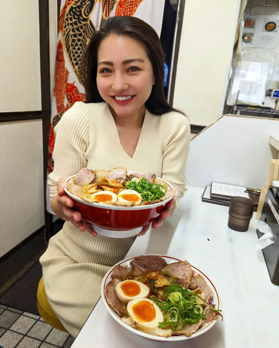 Hiromi Tomiiさんのインスタグラム写真 - (Hiromi TomiiInstagram)「#🍜　 2.5人前の大きいやつ食べた◎◎◎ . ぺろり😋 . 京都は北白川にある老舗ラーメン店 #あかつき　😊♥ 京大生が通うお店でここのお店の名前出したら大体京都の人は知ってる◎◎◎ . . 📌 ラーメンあかつき 予約可否　　予約不可  交通手段 「叡山電鉄叡山本線」の元田中駅から徒歩16分位  「京都市バス」 204系統　5系統　MN204系統 北白川校前 下車徒歩1分  「京都バス」 18系統 北白川校前 下車徒歩1分　　元田中駅から1,005m  営業時間 11:30～翌3:00(L.O.翌2:45)  定休日 無休  . PR @RAMEN_AKATSUKI.KYOTO #京都ラーメン #深夜ラーメン #京都グルメ #ラーメン #ラーメンあかつき #北白川ラーメン #春コーデ　#スカートコーデ　#旅行コーデ #yoga#筋トレ#ダイエット#ボディーメイク #筋トレ女子#ダイエット仲間募集 #京都　　#kyoto  #kyotojapan　 #京都散歩」4月13日 19時00分 - hiromi.tomii