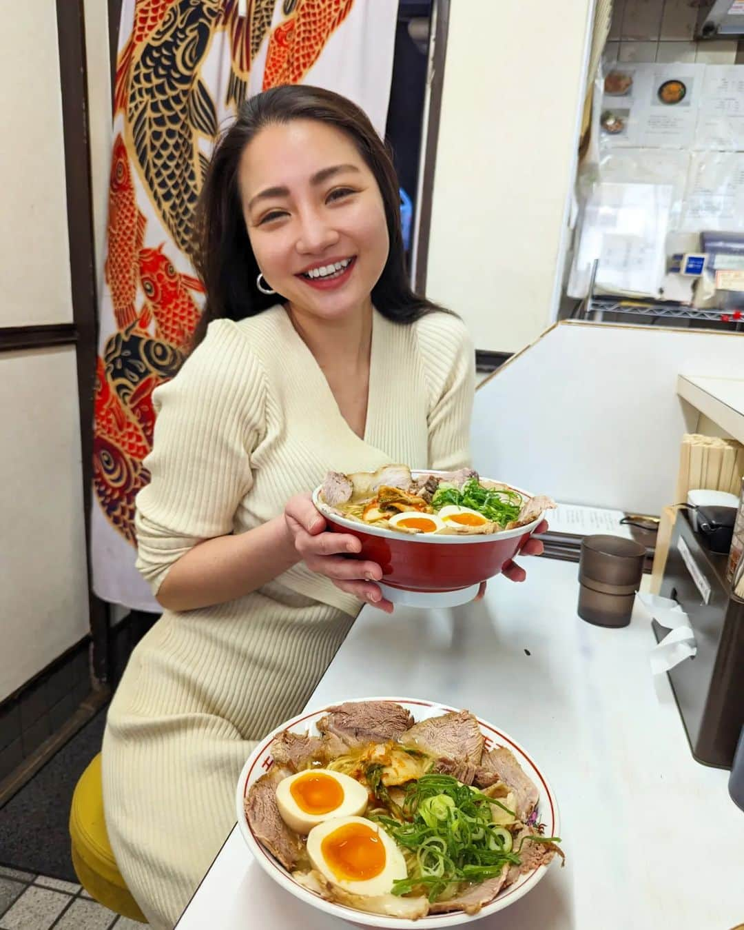 Hiromi Tomiiさんのインスタグラム写真 - (Hiromi TomiiInstagram)「#🍜　 2.5人前の大きいやつ食べた◎◎◎ . ぺろり😋 . 京都は北白川にある老舗ラーメン店 #あかつき　😊♥ 京大生が通うお店でここのお店の名前出したら大体京都の人は知ってる◎◎◎ . . 📌 ラーメンあかつき 予約可否　　予約不可  交通手段 「叡山電鉄叡山本線」の元田中駅から徒歩16分位  「京都市バス」 204系統　5系統　MN204系統 北白川校前 下車徒歩1分  「京都バス」 18系統 北白川校前 下車徒歩1分　　元田中駅から1,005m  営業時間 11:30～翌3:00(L.O.翌2:45)  定休日 無休  . PR @RAMEN_AKATSUKI.KYOTO #京都ラーメン #深夜ラーメン #京都グルメ #ラーメン #ラーメンあかつき #北白川ラーメン #春コーデ　#スカートコーデ　#旅行コーデ #yoga#筋トレ#ダイエット#ボディーメイク #筋トレ女子#ダイエット仲間募集 #京都　　#kyoto  #kyotojapan　 #京都散歩」4月13日 19時00分 - hiromi.tomii