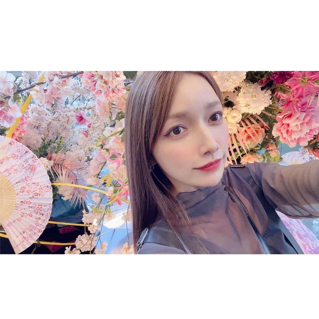 後藤真希さんのインスタグラム写真 - (後藤真希Instagram)「今日のお仕事現場に飾られていたお花💐🌸🌷✨  綺麗だった〜😊💐  #春ですね 🌸 #まきふく は #シアートップス #ブラックコーデ」4月13日 19時07分 - goto_maki923