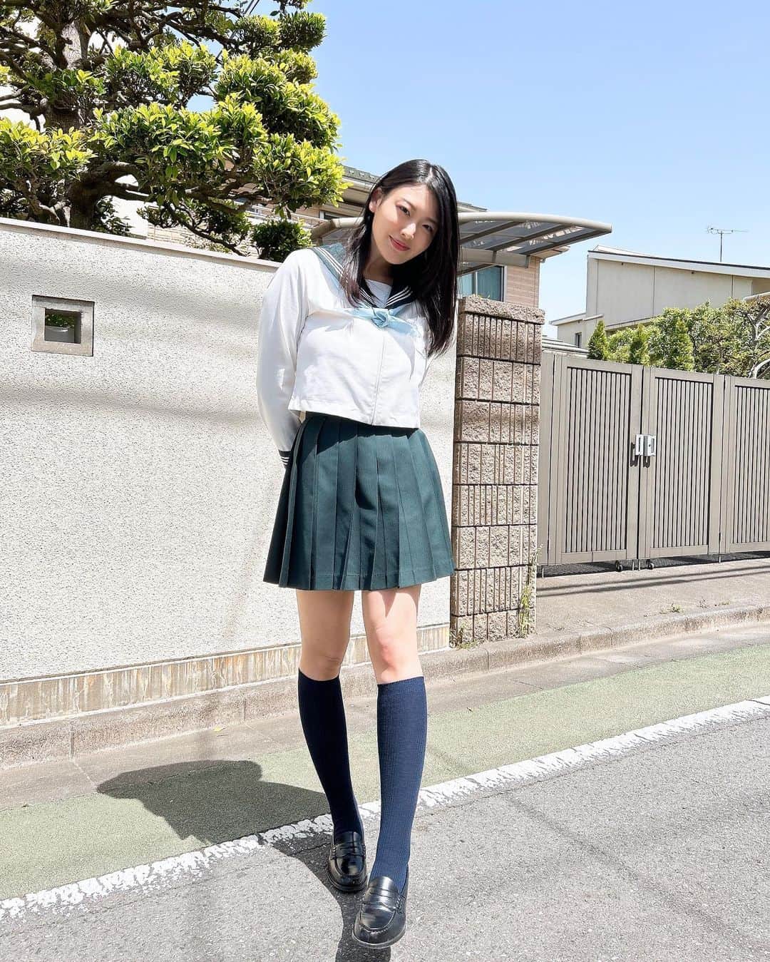 風吹ケイのインスタグラム：「中高ブレザーやったからセーラー服着れて嬉しい😆」