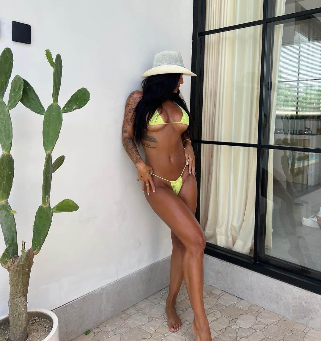 Steph Paccaさんのインスタグラム写真 - (Steph PaccaInstagram)「too busy living @fashionnova」4月13日 19時28分 - steph_paccaa