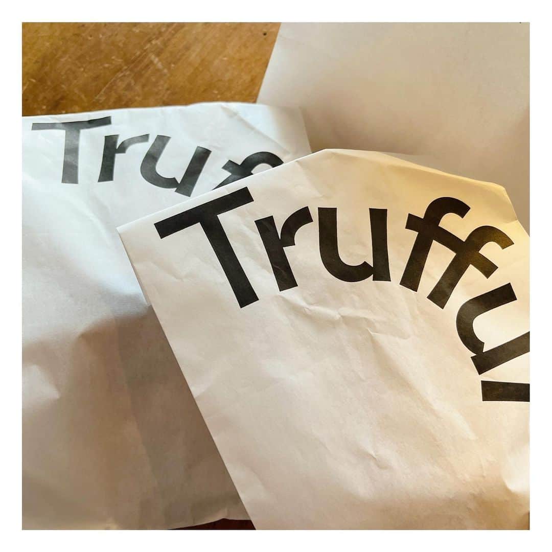 阿部洋子さんのインスタグラム写真 - (阿部洋子Instagram)「🥐🥐🥐  オープン以来、 毎日通るたびに気になってた #trufful   今日は並んでないから入ってみた  ええ香り～  #croissant  #muffin #cheesetarte  #truffe   クロワッサンから食べた！ 美味し！  残りは #お夜食 かなー  粉もんまつりや🏮👘✨」4月13日 19時28分 - hirocoring