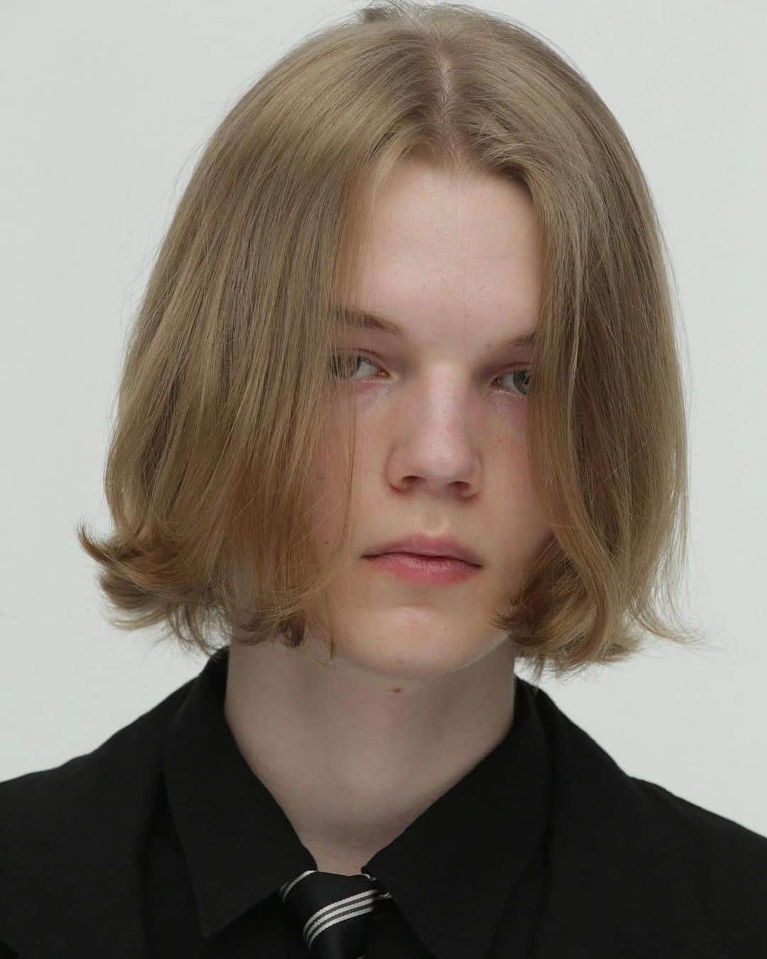 UNDECORATED MANのインスタグラム：「2023 Spring / Summer Collection  Photography by @aoki_syuya  Hair&make by @taro6078   #undecorated #アンデコレイテッド」