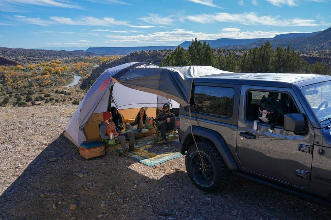 ケルティのインスタグラム：「Whether you’re out for an all day romp in your rig, or you’re makin' a weekend of it, Kelty has you covered for all the overlanding essentials you need to live large while out on a vehicle based adventure.⁠ ⁠ We've got a full lineup vehicle based awnings and shelters like our new Caboose 4 person tent (pictured above) - equipped with a large awning that attaches right to your vehicle, deployable sidewalls, and a massive standing height 4 person tent.⁠ ⁠ Plus, if you need to drive away for the day's adventure, the awning drops down to make a large vestibule for your freestanding tent!⁠ ⁠ Check the Caboose out now (plus all of our other great Roadie Life gear) at the 🔗 in bio!⁠ ⁠ #keltybuilt #vba #overlanding #getoutside #builtforplay」