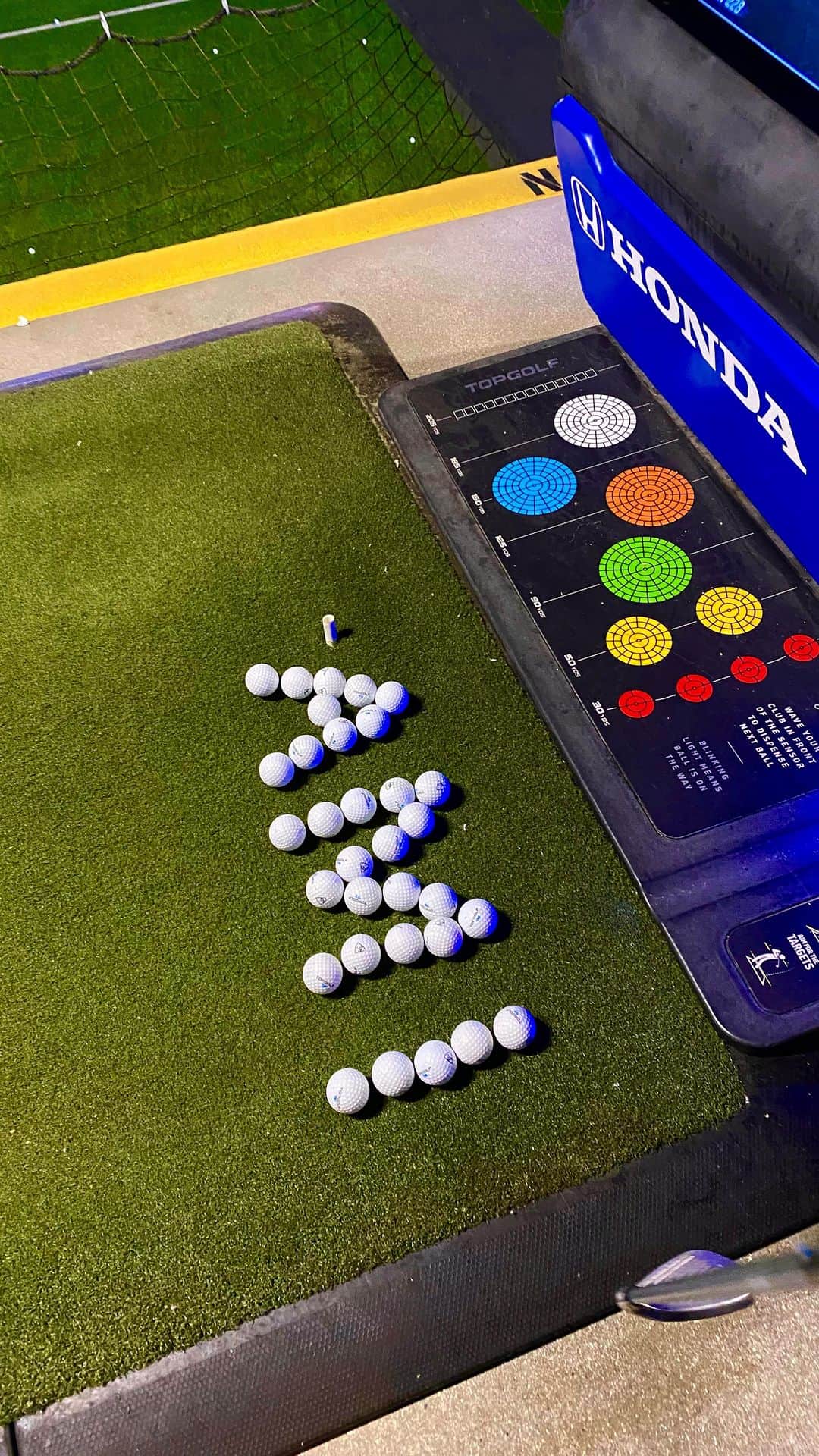 AMIのインスタグラム：「⛳️🏌️‍♀️ #topgolf #golf #lagolf #bar」