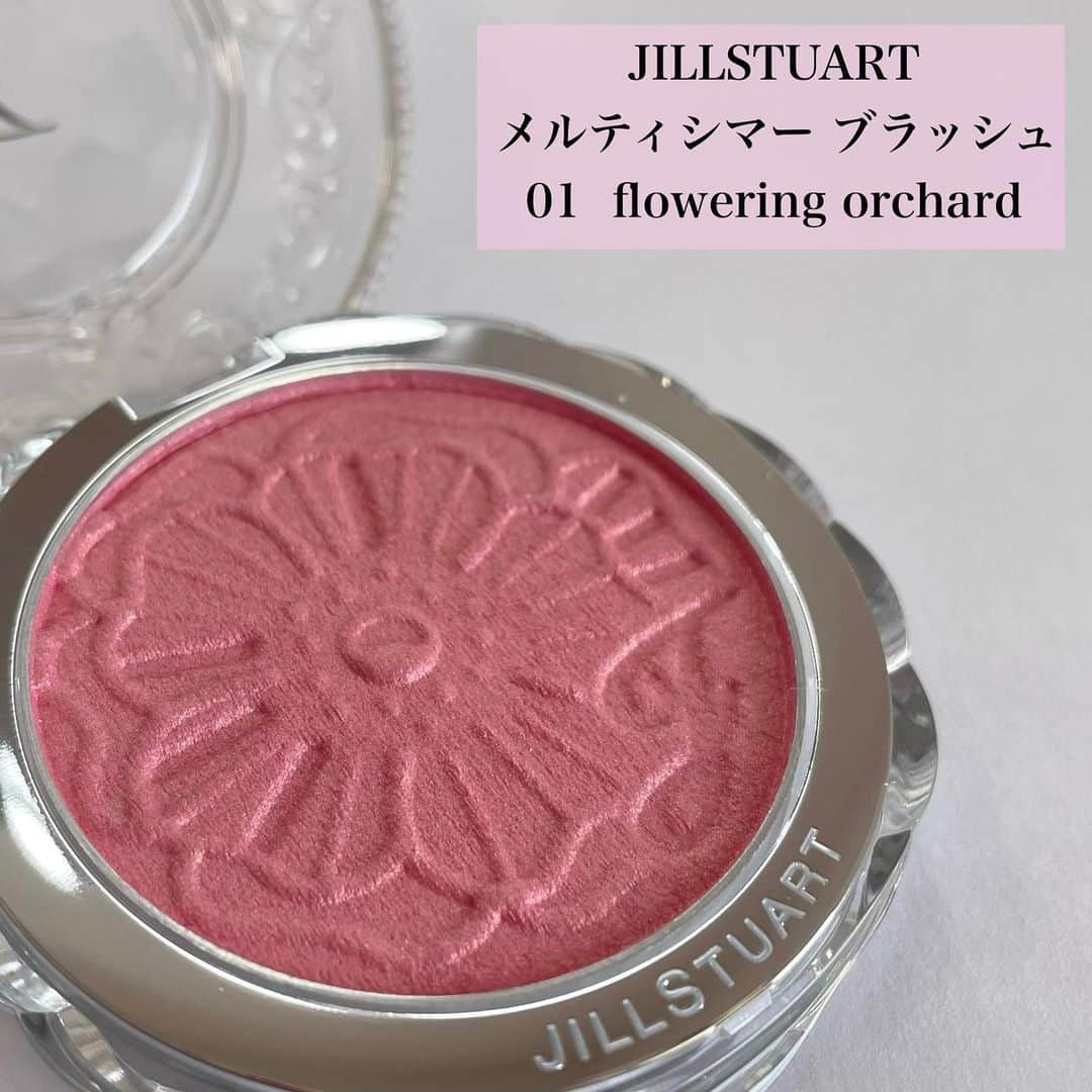 国分亜美さんのインスタグラム写真 - (国分亜美Instagram)「【JILLSTUART💄可愛すぎるツヤツヤチーク】 ⁡ ⁡ 先日出たJILLSTUARTのチークが可愛すぎて ラメやツヤ好きさんに絶対おすすめなので紹介💖 ⁡ ⁡ しっとりした質感で色は柔らかくついて パールと多色ラメがキラキラと輝き、 透明感とツヤ感がたっぷりです✨ ⁡ これ1つでツヤツヤでピカピカなほっぺに🥹💕 ⁡ ⁡ 全5色のうち、今回はイエベ春の方に特に可愛い2色🌈 ⁡ ⁡ ⁡ JILLSTUART メルティシマー ブラッシュ ⁡ ⁡ 01  flowering orchard ⁡ 女の子らしさがいっぱいなベビーピンク。 SpringとSummerをまたいでる方におすすめ💓 16タイプパーソナルカラーで分類すると、 Bright-Springさん・Bright-Summerさんは 特に可愛いです🥰 ⁡ ⁡ 03 afternoon walk ⁡ Theイエベ春な王道コーラルピンク。 16タイプパーソナルカラーで分類すると、 Bright-Springさんに特におすすめ💓 ⁡ ※ラピスの16タイプカラーメソッド®に基づく アナリスト個人の見解です。 ⁡ ⁡ ⁡ 時間が経ったときの色持ちも良く、 新たな一軍コスメに仲間入りしました🌟 ⁡ 所属サロンのアナリストの方にも褒めて頂いて 可愛さは間違いないと思っています🥹💘 ⁡ チーク選びの参考になったら嬉しいです😌✨ ⁡ ⁡ ⁡ ⁡ ୨୧･････････････････････････････････････････････････୨୧ ⁡ ⁡ 色とコスメが得意なイメージコンサルタントです💄❤️ （1st：Warm-Spring／2nd：Warm-Autumn） ⁡ イエベ春コスメを中心に投稿しています✨ ⁡ 投稿が参考になったと思ってくださった方は フォロー・いいね・保存して頂けると とっても嬉しく、励みになります🥹💓 ⁡ ⁡ ୨୧･････････････････････････････････････････････････୨୧ ⁡ ⁡ ⁡ ⁡ #ジルスチュアートビューティー #ジルスチュアートコスメ #イエベ春コスメ #パーソナルカラースプリング #春コスメ2023 #デパコスチーク #ツヤ肌コスメ #コスメレビュー #コスメ大好き #コスメオタク #デパコス大好き #美容女子 #16タイプパーソナルカラー診断 #16タイプカラーコスメアドバイザー #コスメコンシェルジュ」4月13日 19時40分 - amimi_kokubun