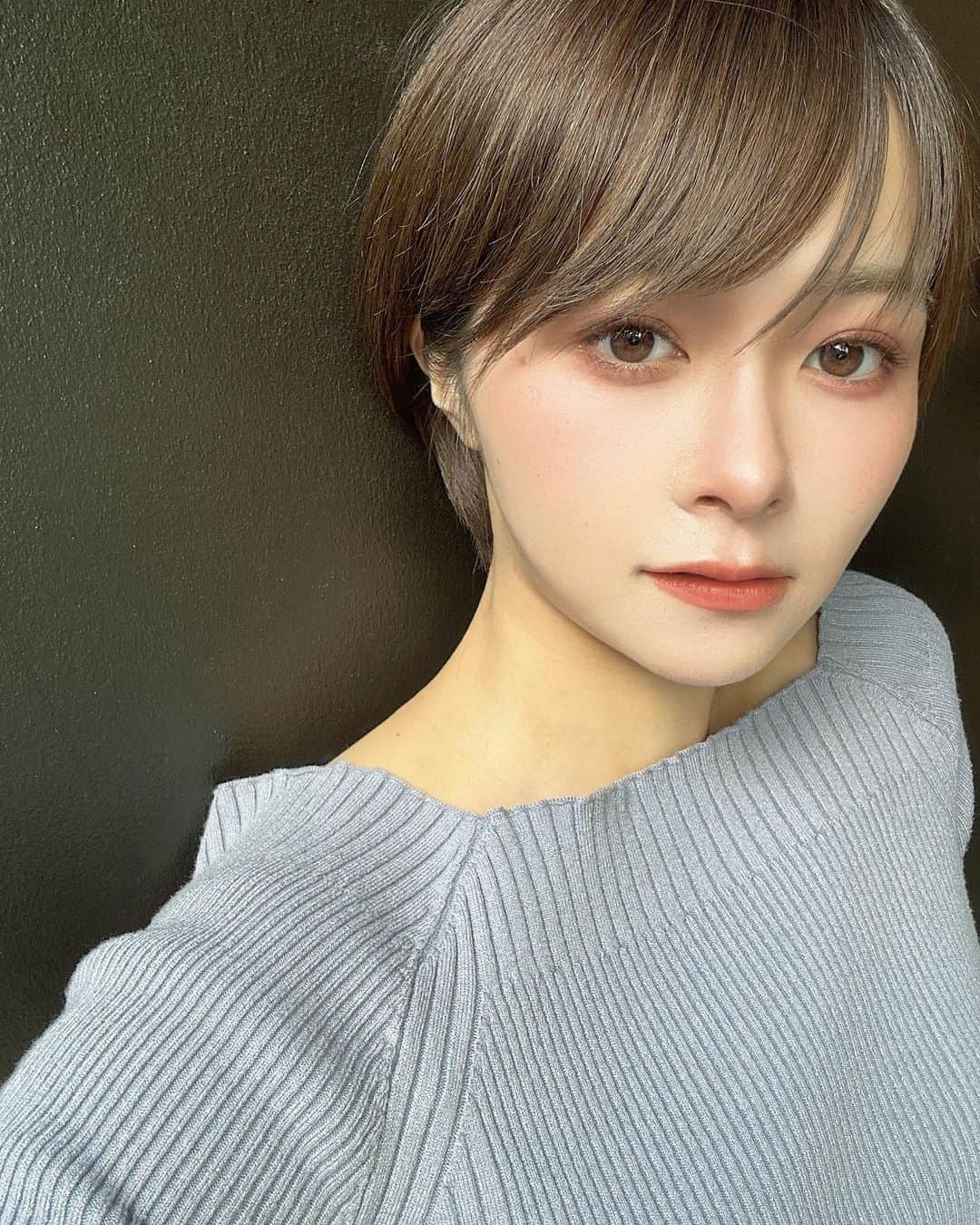 荒谷柚風さんのインスタグラム写真 - (荒谷柚風Instagram)「. . 色味が綺麗な万能ニット🧶 . 髪色変えてカットした🗯」4月13日 19時40分 - yuzzz1111