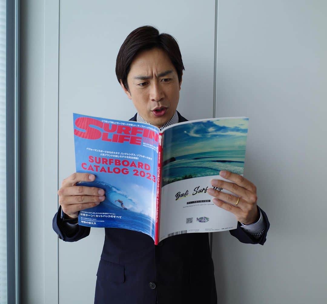 田中毅のインスタグラム：「. 現在発売中の雑誌「SURFIN’LIFE」が、 私の為に4ページも記事を割いてくれました。  高校生の時から読み続けてきた雑誌… 家宝にします🥹  #surfinlifemag  #surfing #surf  #カットバック練習します」