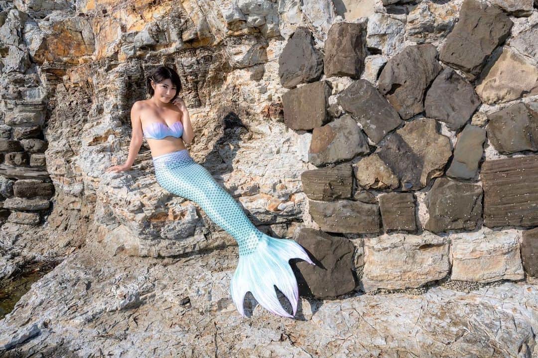 今村知可のインスタグラム：「佐久島に現る人魚🧜‍♂️  #撮影会モデル #キャンギャル #レースクイーン #佐久島 #佐久島アート #アートの島 #被写体になります #グラビア #model #portraitphotography #art #sea #人魚 #marmaid #カメラマンさんと繋がりたい #カメラ好きな人と繋がりたい #insta #instagram #followforfollowback #フォロワー募集中」