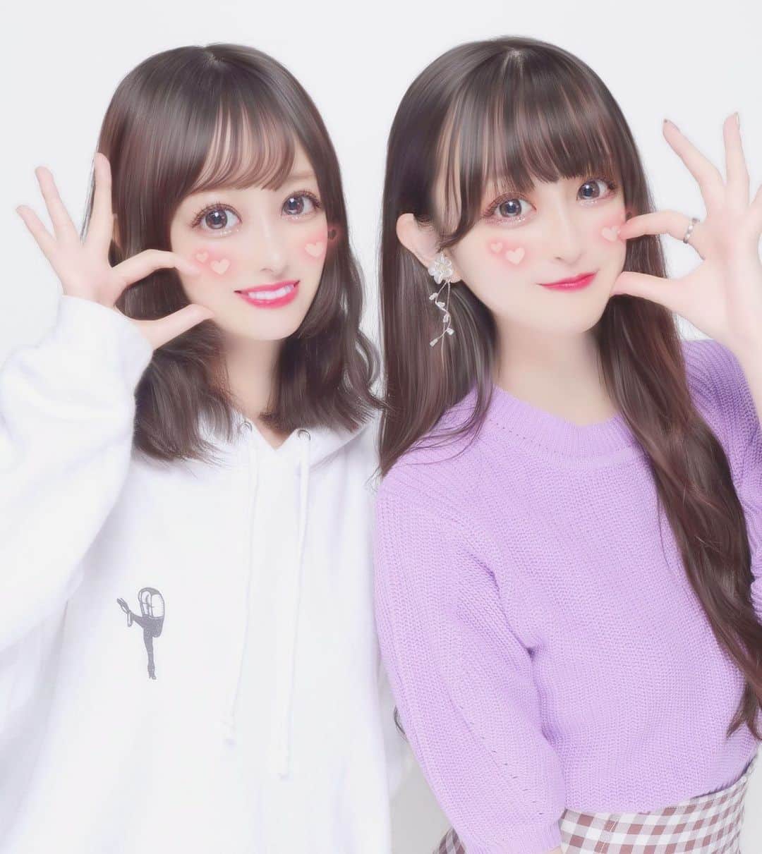 彩永あいりのインスタグラム：「. 高校生ぶりに2人でプリクラ撮った🩵 最後の1枚は中学の時に何故か流行ってたポーズ エモいね @nagyuuu_official」