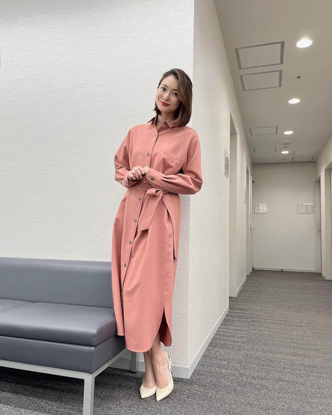 住田紗里のインスタグラム：「今日と昨日のグッド！モーニングの衣装です☀️  1枚目 ワンピース SOÉJU (@soeju_official)   2,3枚目 トップス・スカート &.NOSTALGIA (@nostalgia_jp)  #グッドモーニング#衣装#soeju#&nostalgia#ワンピース#テレビ朝日#テレ朝#テレビ朝日アナウンサー#アナウンサー#住田紗里」