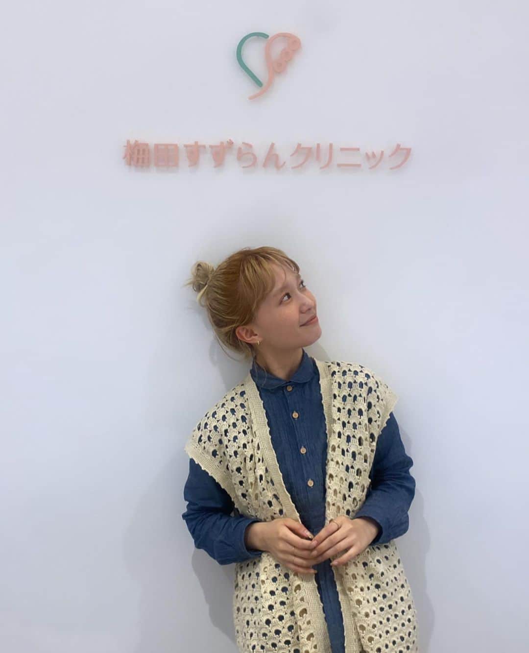 柴田紗希さんのインスタグラム写真 - (柴田紗希Instagram)「大阪の方見てくれとる方いますかー？たくさんお話しますです♡  先日大阪で撮影があってそれとともに、梅田すずらんクリニックへ行ってきました♡ 3月20日に大阪梅田に新しくオープンした美容クリニックで、とても綺麗な空間で ついつい写真を撮ってしまったよ🙏🏻 入って入り口がね、しっかり映え。 施術もおだやか〜に安心して受けられました🌷  低価格で高効果の治療が受けられることを コンセプトにしたクリニックで、待ち時間も少なく初めての方にもおすすめ🤭 私の投稿を見てくださった方は ＊30％OFF＊になるそうです！！！すご。  予約時の「施術にあたってのご要望」にクーポンコードを入力するだけ。 ↓　クーポンコード　↓ [[ flw_202304_SS30 ]]  キャンペーン価格への適用も可能ですので、すごくお得になります。 OPEN記念のお得なキャンペーン価格→30％OFFの一例はこちら ・医療VIO脱毛（女性） ¥4,400→¥3,080 ・医療HIFU ¥24,200→16,940 ・ダーマペン ¥16,500→11,550 ・エレクトロポレーション（幹細胞導入）¥13,200→¥9,240 ・ハイドラフェイシャル（全顔）¥11,000→¥7,700 元々安いのに30％OFFになると、かなりお安くなるそうです☺️  気になる方は、@umeda_suzuran_clinic をぜひチェックしてみてください☺︎ 大阪梅田駅徒歩約５分で行きやすさもおすすめよーーー♡♡♡♡♡♡ 大阪のみんなさん！ぜぴ。  注意点🌱 ※2023年５月14日までにご来院の方限定 ※施術金額1100円（税込み）以上のご請求が対象 ※ドクター処置（しみ取りレーザー、ボトックス）は対象外  #PR #梅田美容クリニック #梅田すずらんクリニック #ウルトラセルQプラス#QスイッチYAGレーザー #ダーマペン #ハイドラ #ハイフ #シミ取り」4月13日 19時45分 - shibasaaki