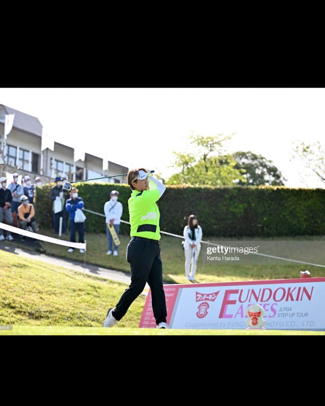 福田裕子さんのインスタグラム写真 - (福田裕子Instagram)「フンドーキンレディース  予選通過したけど最終日に伸ばせないのは悔しさしかないですね。  ゴルフは本当にメンタルで出来る事が出来にくいんだなと試合するたびに思う。  色んな事を探っていくのが面白い。 いくつになっても感じれる事が嬉しい。  次の試合までにまだ色々と出来るように頑張ります。  #エストレード　 #ドクターエア　 #コラントッテ　@colantottejpn  #Smith #ヒロリアルエステート　 #からだクリエイト　 #リルワンスター #Petitaccueil  @petitaccueil  #afewclinic  @afewclinicosaka  #堤電工 #wox酸素水」4月13日 19時56分 - yuko_fukuda_g