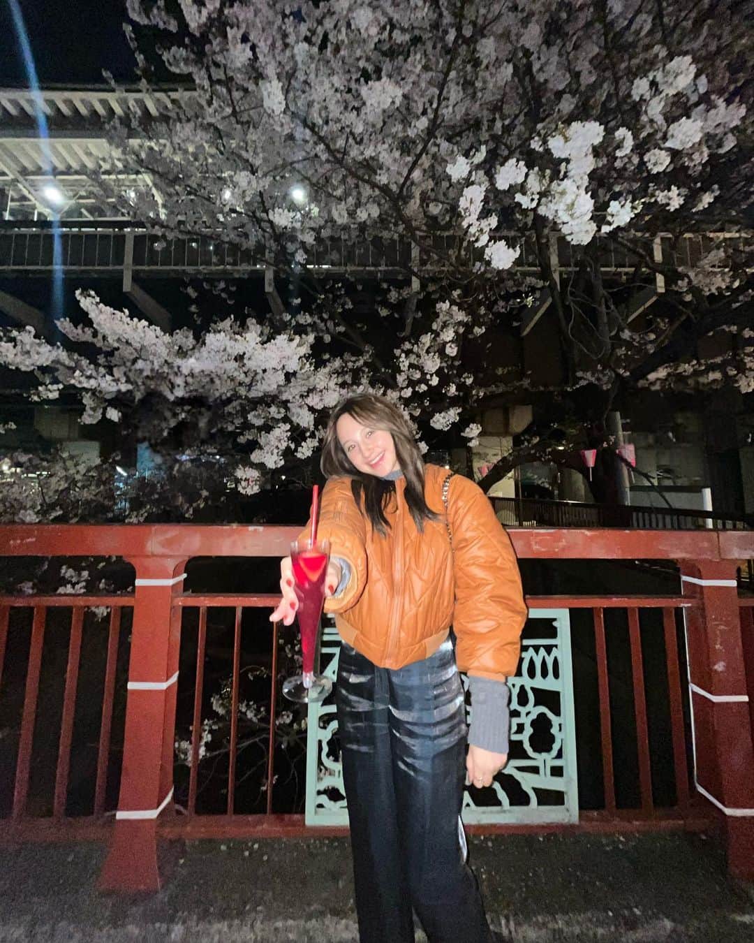 正本レイラさんのインスタグラム写真 - (正本レイラInstagram)「桜の時の写真のせるの忘れてた💦🌸いっぱいのんだ🍻屋台楽しかったな  #sakura #tokyo #japan #spring #ootd #fashion #style」4月13日 19時57分 - leilaazjp
