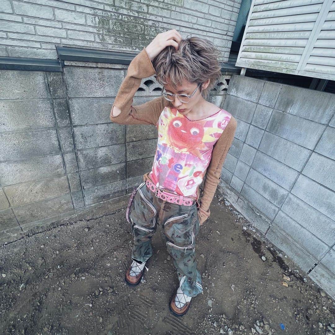 むゆあのインスタグラム：「おしゃれたのしいコーデ  #dietbutcherslimskin #hystericglamour #サントニブンノイチ #地雷系女子 #y2k #y2kfashion #y2kファッション #cyber #cyberpunk #cyberfashion #harajuku #harajukufashion」