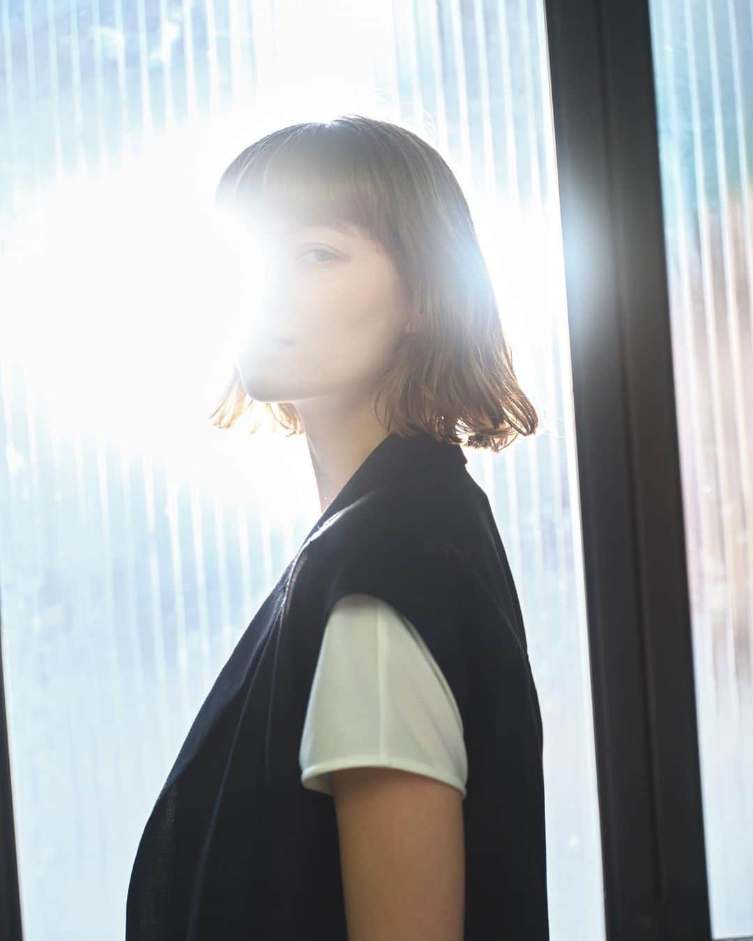 Effortless Womanのインスタグラム：「‘23 SUMMER COLLECTION 　　 　　 　　 >>> In the sun / In the shade   日の当たる場所、 日の当たらない場所。 誰にでもある横顔、2面性の違いを楽しむ 。 　　 　　 Jacket ¥15,400 (5月上旬発売) One piece ¥9,900 (5月中旬発売)  　　 　　 　　 Photographer/ @tomoya_takano (PEACE MONKEY) Hair&Make up/ @makoto_lilamakeup (Lila) Model/ @marie.koehn (@bravomodelstokyo) 　　 　　 　　 #maysongrey #mg_22SS  #summercollection  #InthesunIntheshade」