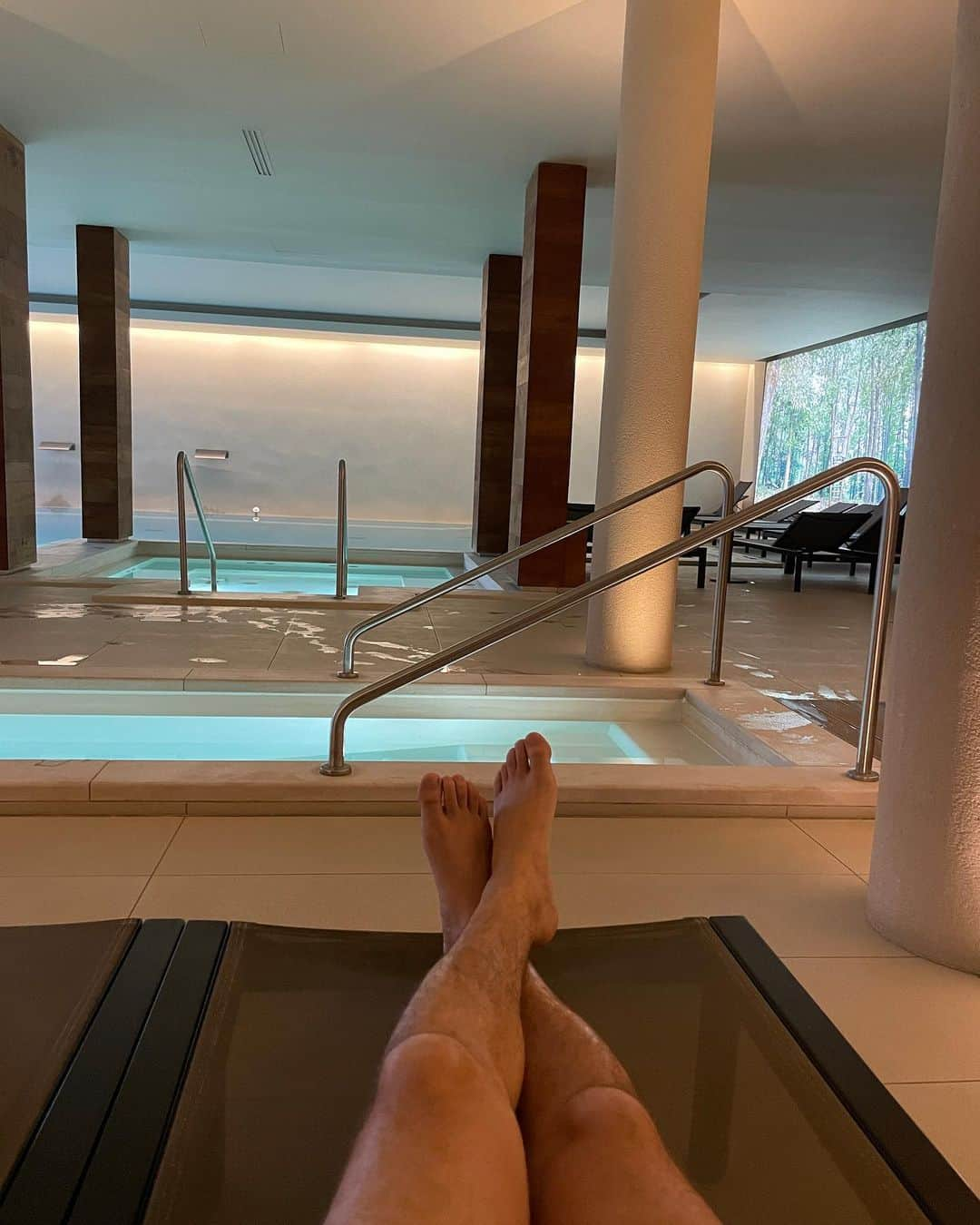 ホルヘ・ロレンソさんのインスタグラム写真 - (ホルヘ・ロレンソInstagram)「Sometimes you just have to embrace nature 🌳🐿  📍@tenutadelannunziata   #tenutadelannunziata #luxuryspa」4月13日 20時16分 - jorgelorenzo99