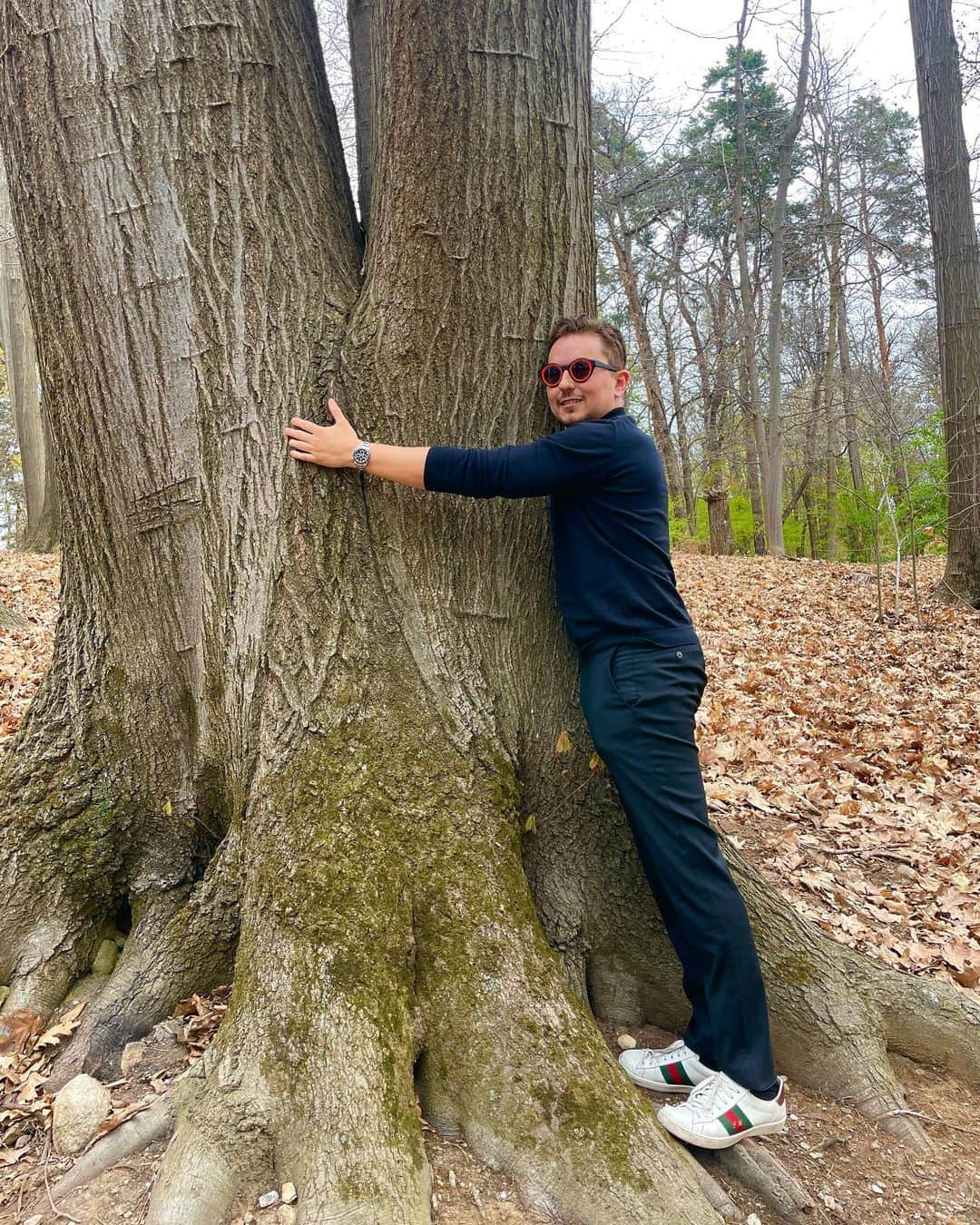 ホルヘ・ロレンソさんのインスタグラム写真 - (ホルヘ・ロレンソInstagram)「Sometimes you just have to embrace nature 🌳🐿  📍@tenutadelannunziata   #tenutadelannunziata #luxuryspa」4月13日 20時16分 - jorgelorenzo99