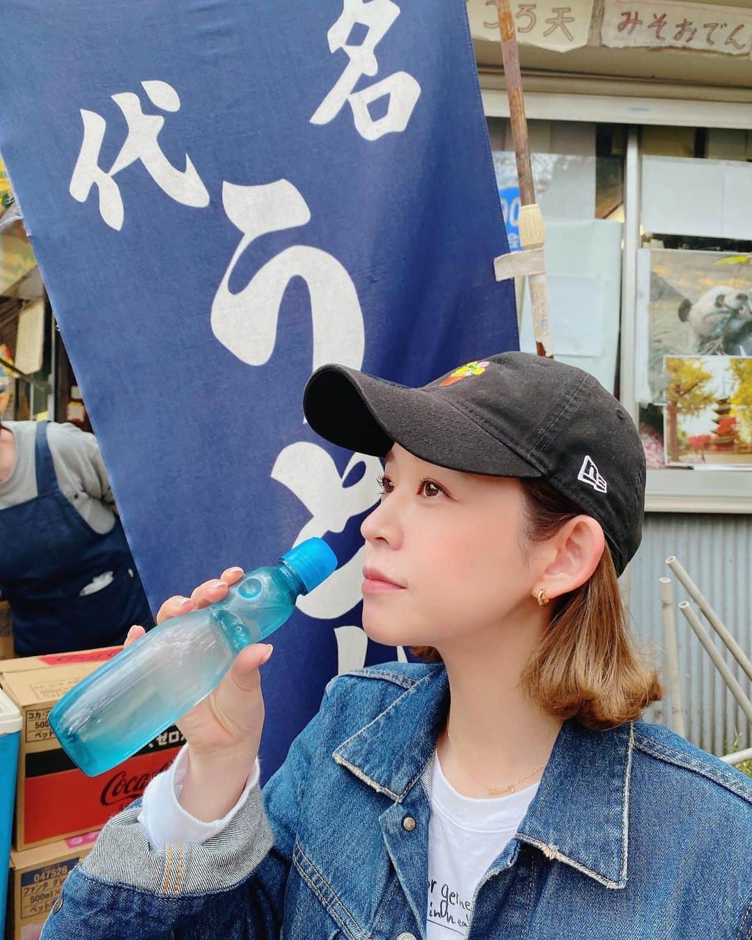 帆春のインスタグラム：「. ラムネといちご飴🍓  #ハイトーン #ブリーチ #ハイライト #ボブ #切りっぱなしボブ #ハイトーンボブ #カラー  #newera #ET #moussy #azul  #sailas #サイラス  #マウジー #ジージャン #デニム #marni」