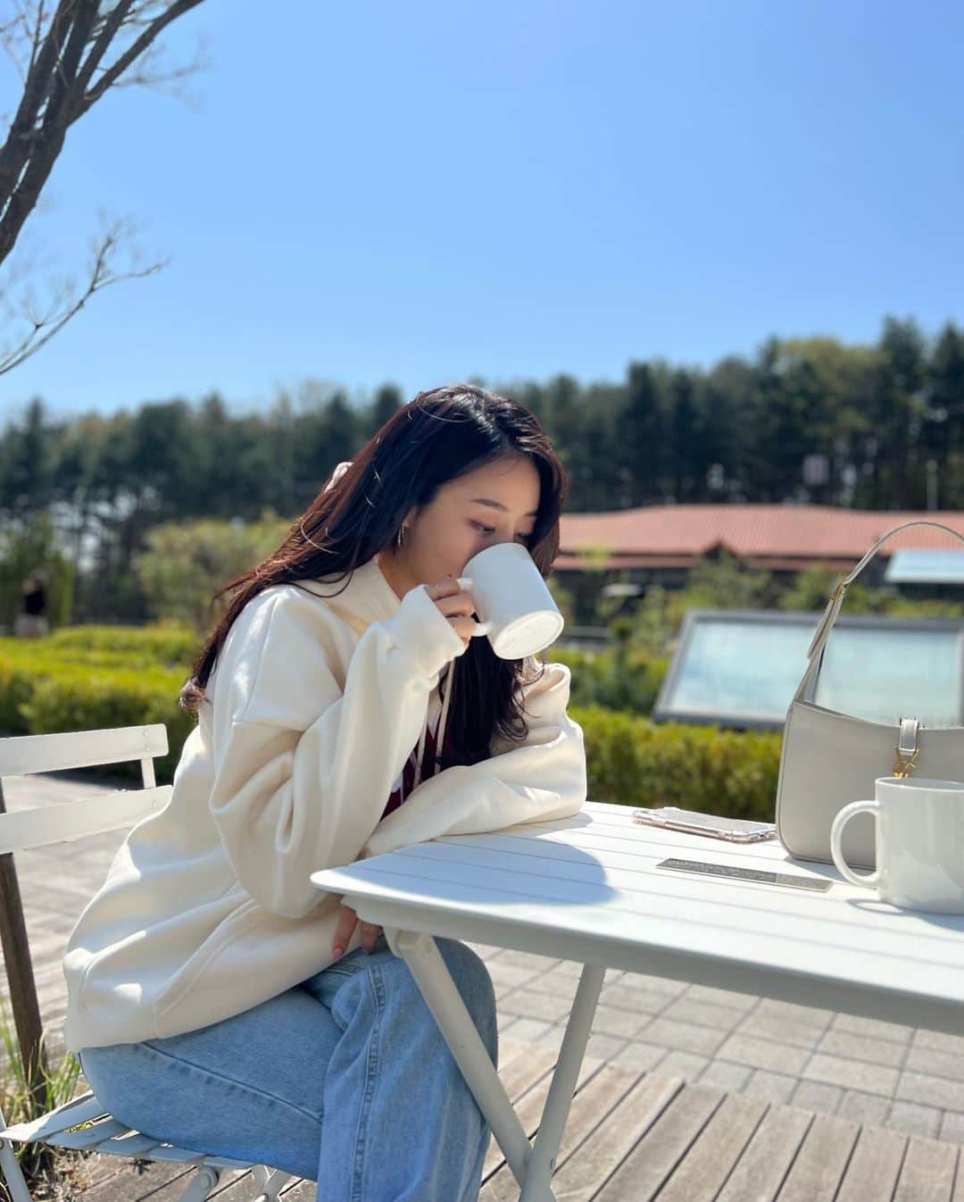 ピパ のインスタグラム：「Morning 코피☕️  ✨ #커플브랜드 #커플룩추천 #커먼즈 #커플쏭 #달달곡추천 #립서비스 #유치뽕」