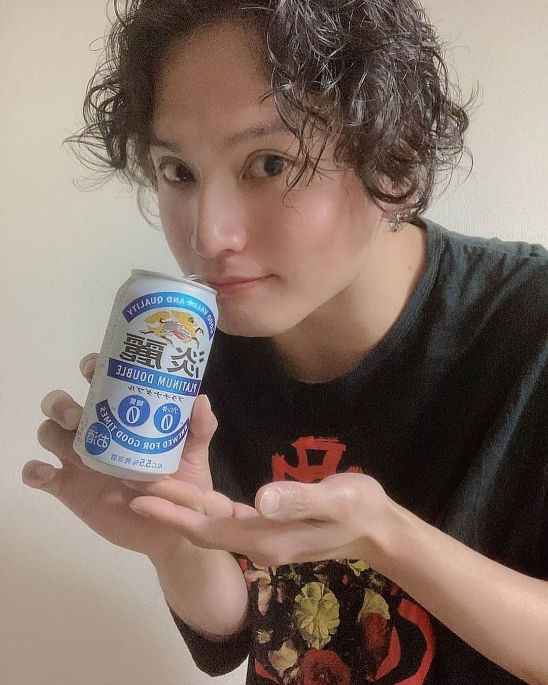 友常勇気さんのインスタグラム写真 - (友常勇気Instagram)「今日もお疲れ様です☺️🍺 Twitterに書いたやらなくちゃいけない事思い出しました😳❕❕❕ クリーニングの受け取り😳👕👖 良かったー😂思い出して✨✨ Twitterに投稿すると思い出すのね🤣 是非お試しあれ😉 明日も闘い抜こー=͟͟͞͞(๑•̀=͟͟͞͞(๑•̀д•́=͟͟͞͞(๑•̀д•́๑)=͟͟͞͞(๑•̀д•́ #友常勇気 #思い出す #クリーニング #twitter  #書くといいね #皆様 #お疲れ様 #明日も #闘い抜こう #ビール #美味い #🍺」4月13日 20時13分 - yuki_tomotsune