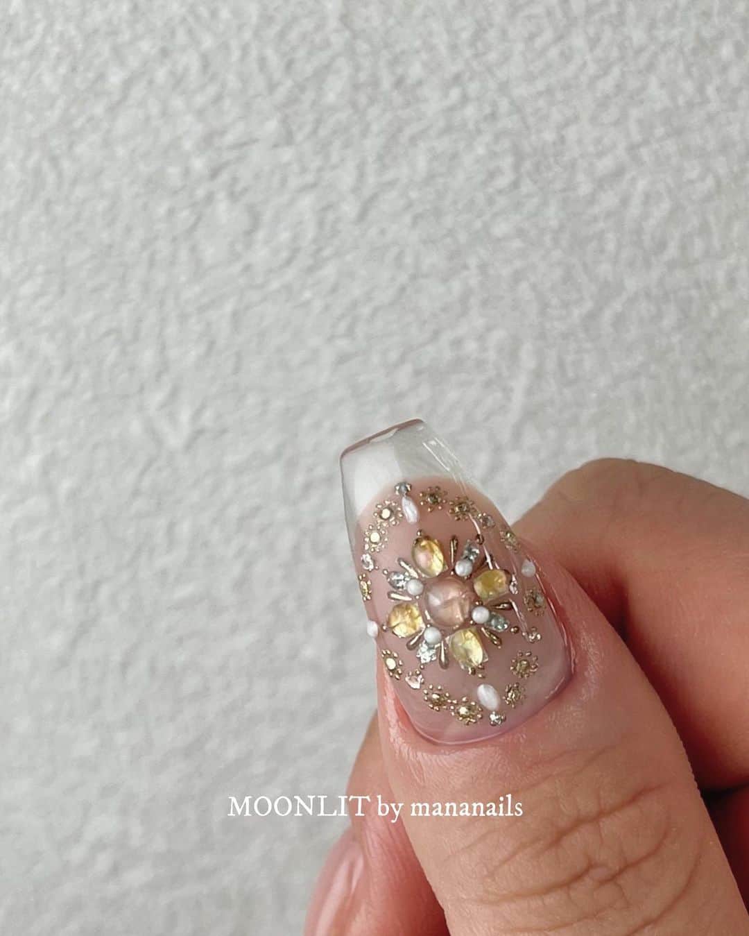 mananailsのインスタグラム：「🧊🫧🧚🏼‍♀️💓」