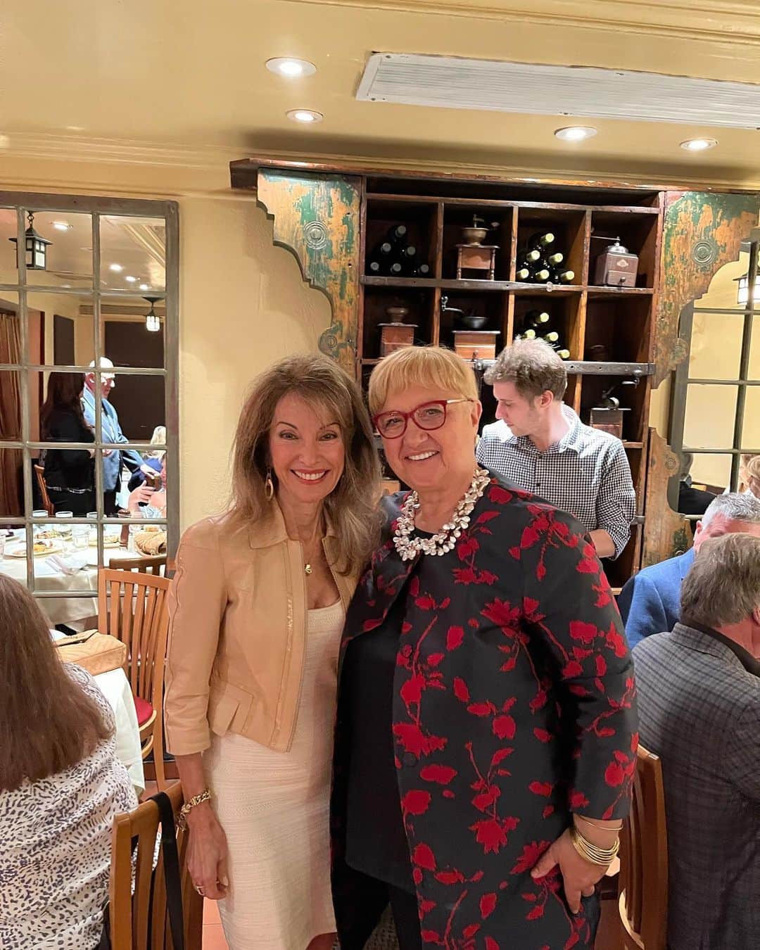 スーザン・ルッチのインスタグラム：「Lovely LYDIA BASTIANICH—lucky me! Italian dinner on steroids last night at Becco with this legendary chef herself!!! 💃🏽💃🏽💃🏽」