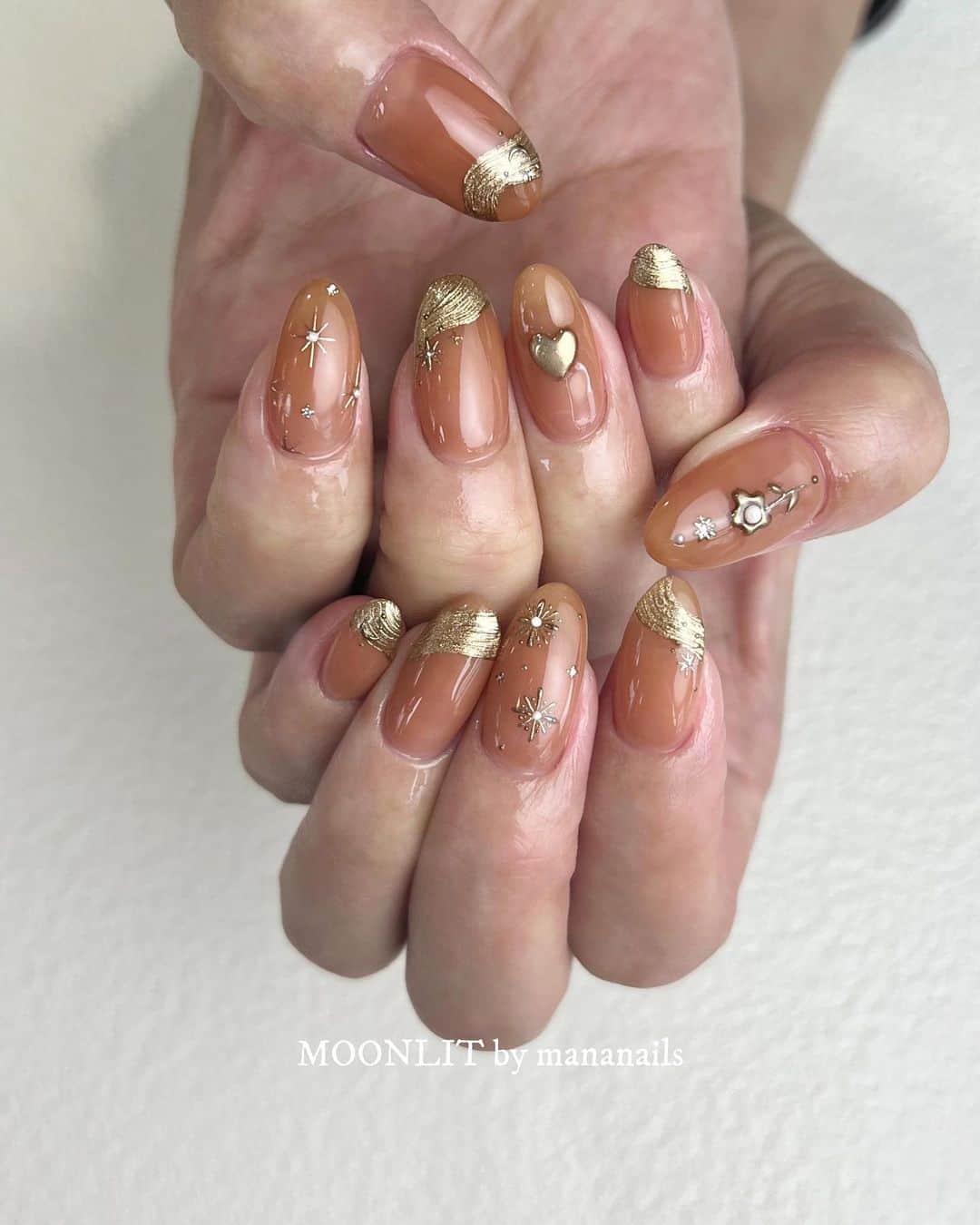 mananailsのインスタグラム：「design by @moonlit_yuki   私がやってもらったアートをベース色違いバージョンでお揃い💞  ☾120minオフ込み」