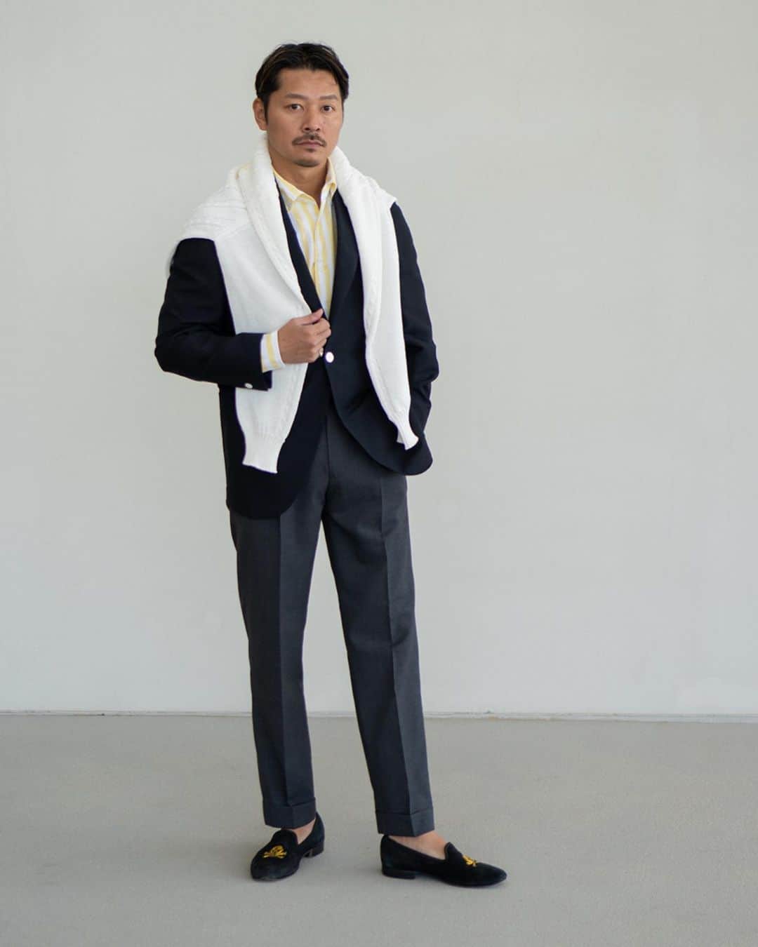 高田朋佳のインスタグラム：「Avancer 2023SS collection will launch on April 22th(sat)!!  今回のテーマはフランスとイタリアの国境の街、マントン。 美しい街の色使いに見られるホワイト・イエロー・ブルーをテーマカラーとした、大人のヨーロッパリゾートな着こなしを提案します。 生地や編み地から別注した特別なコレクションは4月22日(土)からエディフィス各店で販売開始されます。  #avancer #avancer2023ss #edifice」