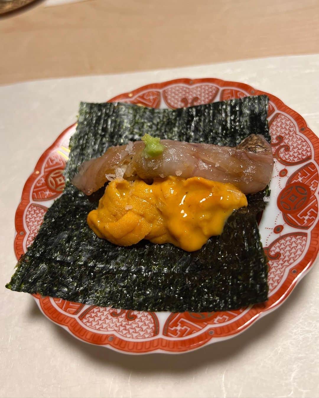 ちとせよしのさんのインスタグラム写真 - (ちとせよしのInstagram)「初金沢🙋🏻‍♀️ 友達に勧められて、案内してもらったよ~☺️♡ 割と駅の周りに観光スポットかたまってて周りやすかった✨ 海鮮美味しすぎてつい奮発しすぎちゃいました(ﾉ≧ڡ≦)笑  #金沢 #金沢旅行 #金沢グルメ #boss #ca4la #バケハ」4月13日 20時34分 - chitose_yoshino