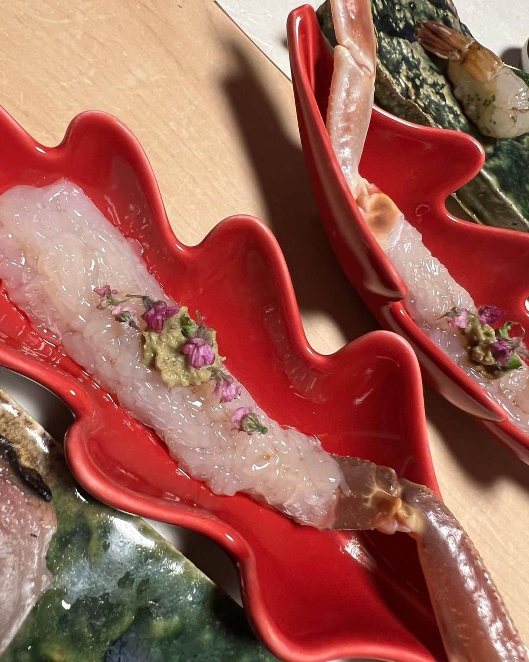 ちとせよしのさんのインスタグラム写真 - (ちとせよしのInstagram)「初金沢🙋🏻‍♀️ 友達に勧められて、案内してもらったよ~☺️♡ 割と駅の周りに観光スポットかたまってて周りやすかった✨ 海鮮美味しすぎてつい奮発しすぎちゃいました(ﾉ≧ڡ≦)笑  #金沢 #金沢旅行 #金沢グルメ #boss #ca4la #バケハ」4月13日 20時34分 - chitose_yoshino