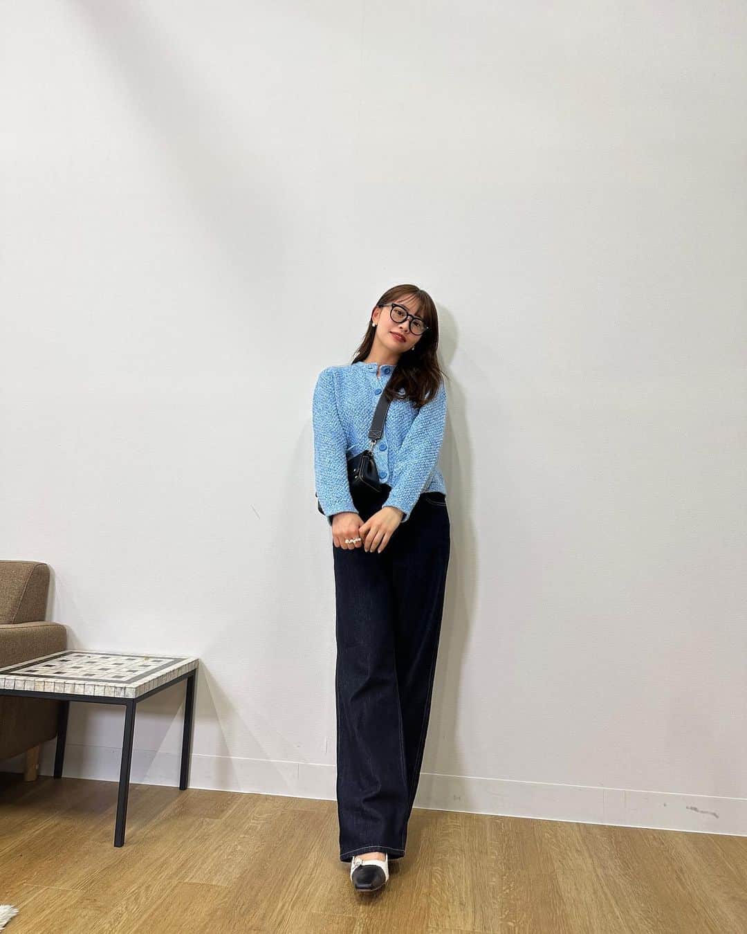 高木由梨奈のインスタグラム：「ほぼプチプラコーデ🌼  tops @uniqlo_jp  bottoms @uniqlo_jp  shoes @herlipto  glasses @gu_for_all_  bag @burberry   #プチプラコーデ #春コーデ #ユニクロコーデ #ユニクロ購入品 #骨格ストレート #骨スト #骨格ストレートコーデ #イエベ秋」