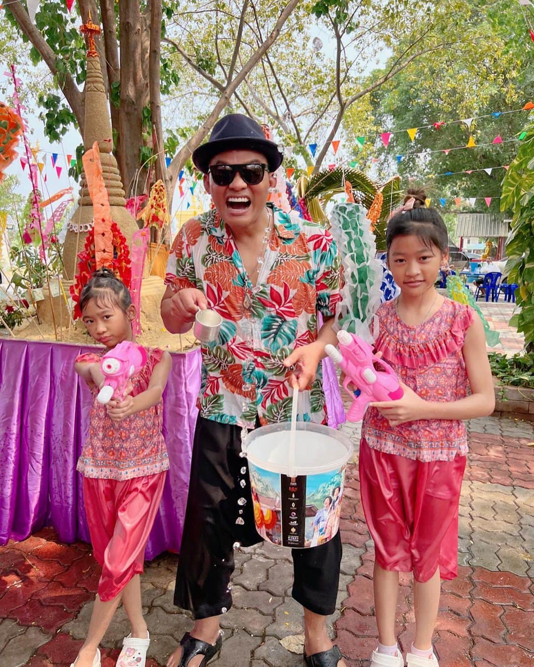 のインスタグラム：「Happy songkran day!!!😂🙏🎊🎉」