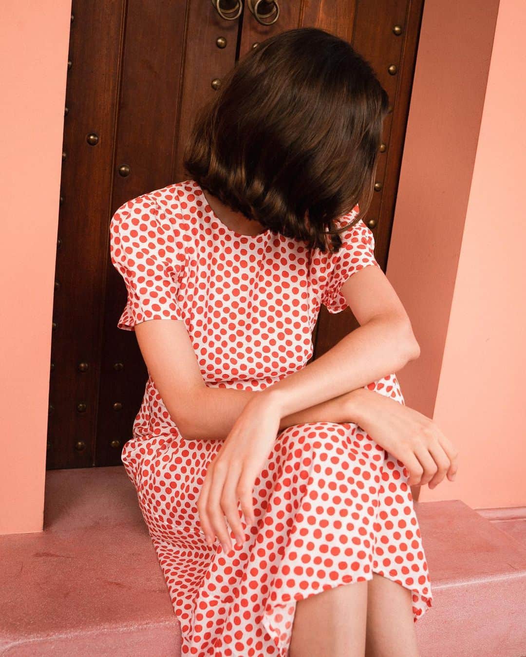 トラフィックピープルのインスタグラム：「Wedding guest? This dress is ‘spot’ on 💯  Our ditsy print ‘Not So Nuanced Whisper Dress’ is the perfect wedding guest outfit. Team with a cropped jacket and wedges or heels to be the envy of every guest 💗  #spotted #spottyprint #weddingguest #weddingguestdress #weddingguestoutfit #weddingguestdresses #weddinggueststyle #summerstyle」