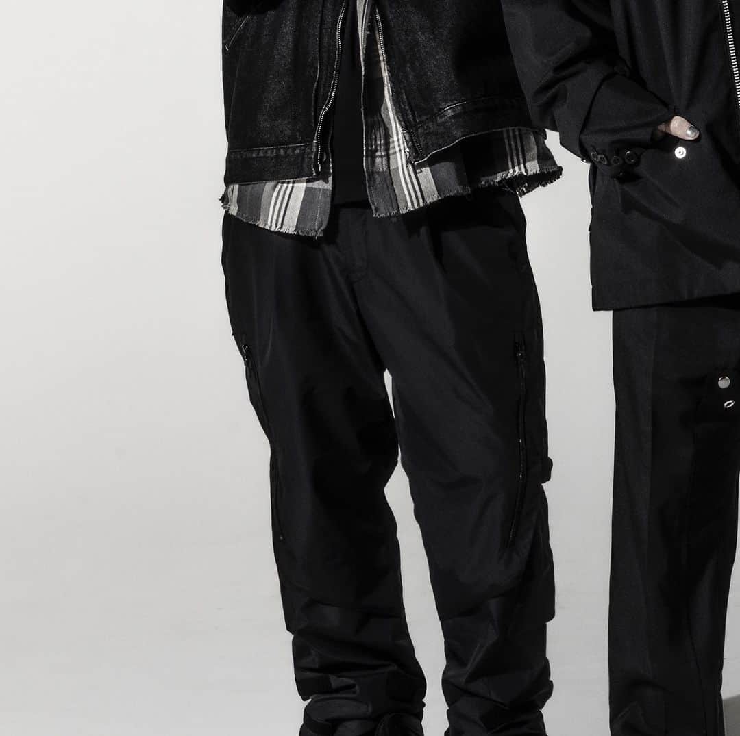 SPYAIRのインスタグラム：「SPYAIRの新ボーカルは 福岡県出身の24歳 “YOSUKE” に決定！ ⁡ --------------------------------- 『JUST LIKE THIS 2023』開催決定！ ⁡ ■日時：2023年8月11日(祝・金)  ■開場 15:30 開演17:00（19:30終演予定） ■会場：富士急ハイランド・コニファーフォレスト ■料金：全席指定6,900円（税込）※3歳以上チケット必要 ※雨天決行・荒天中止／公演途中で中止の場合、払戻は致しませんのでご了承下さい。 ⁡ #SPYAIR #JLT2023」