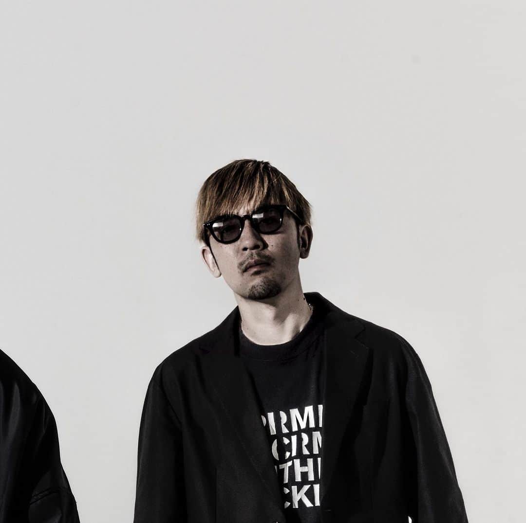 SPYAIRのインスタグラム：「SPYAIRの新ボーカルは 福岡県出身の24歳 “YOSUKE” に決定！ ⁡ --------------------------------- 『JUST LIKE THIS 2023』開催決定！ ⁡ ■日時：2023年8月11日(祝・金)  ■開場 15:30 開演17:00（19:30終演予定） ■会場：富士急ハイランド・コニファーフォレスト ■料金：全席指定6,900円（税込）※3歳以上チケット必要 ※雨天決行・荒天中止／公演途中で中止の場合、払戻は致しませんのでご了承下さい。 ⁡ #SPYAIR #JLT2023」