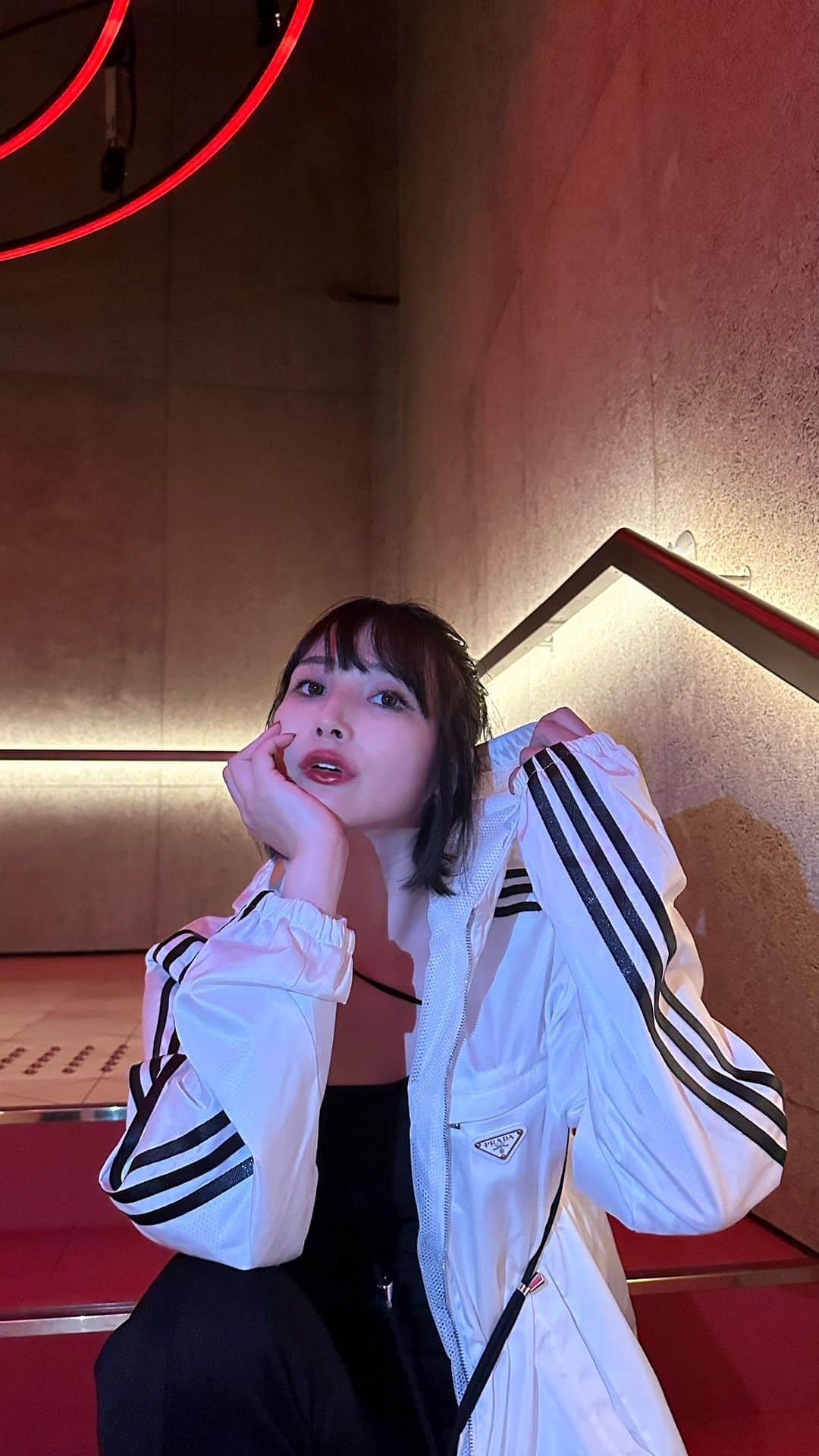 のインスタグラム：「@zerotokyo_official のレセプションへ❤️‍🔥 会場の様子だよ 飲んでるのはレッドブルイエローのお酒飲めない女子です🤣💕」