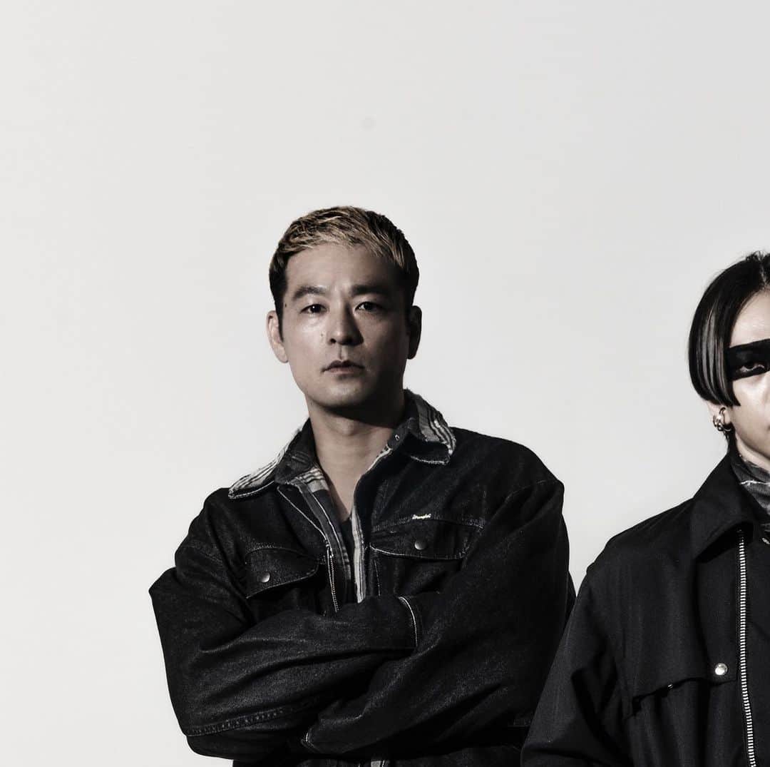SPYAIRのインスタグラム：「SPYAIRの新ボーカルは 福岡県出身の24歳 “YOSUKE” に決定！ ⁡ --------------------------------- 『JUST LIKE THIS 2023』開催決定！ ⁡ ■日時：2023年8月11日(祝・金)  ■開場 15:30 開演17:00（19:30終演予定） ■会場：富士急ハイランド・コニファーフォレスト ■料金：全席指定6,900円（税込）※3歳以上チケット必要 ※雨天決行・荒天中止／公演途中で中止の場合、払戻は致しませんのでご了承下さい。 ⁡ #SPYAIR #JLT2023」