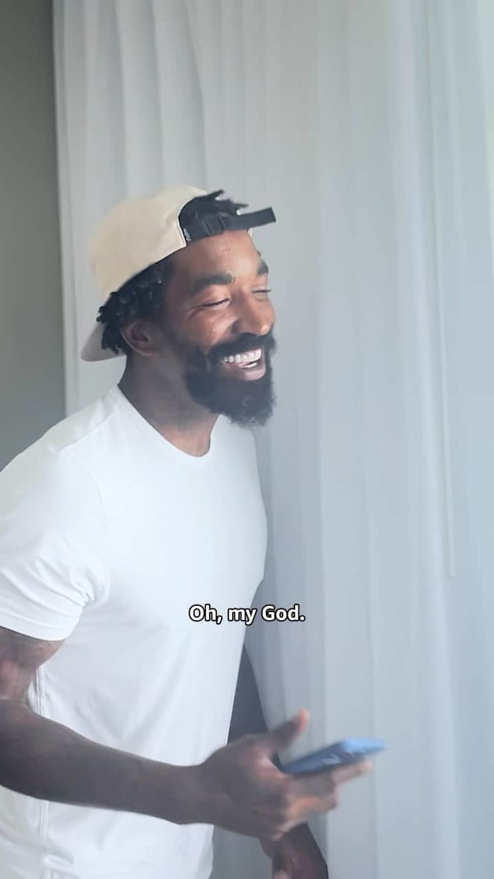 J・R・スミスのインスタグラム：「@teamswish 🤝🏾 4.0  The moment J.R. got the call about his final grades!」