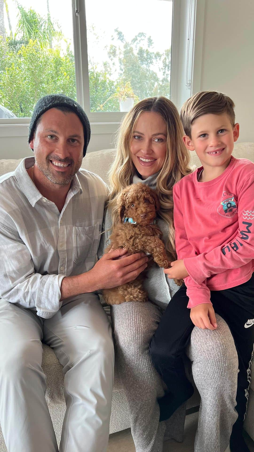 Peta Murgatroydのインスタグラム：「Meet our newest family member Hachi Chmerkovskiy 🐶  This little guy has brought so much joy into our lives these past 2 days with oodles of kisses and licks and an uber playful temperament….(also lots of poops, pees and cries at night🥹)  Shai is obsessed and we let him take the lead on naming the puppy. We probably bit off more than we can chew with another actual human arriving soon, but hey 🤷🏼‍♀️ there is never a perfect time right? Lol   #puppylove #puppygram #moyenpoodle #familytime」