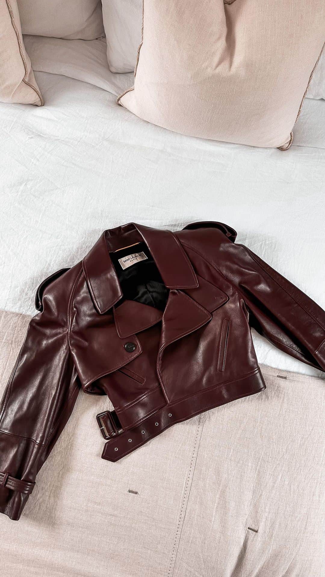 ビクトリアのインスタグラム：「Day 1 of styling this jacket with everything I own   #grwm #ootd #fashion #ysl」