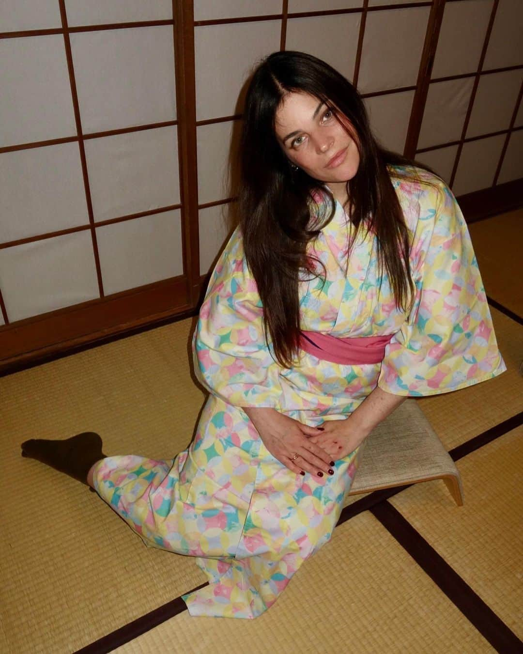 ジュリア・レストイン・ロイトフェルドのインスタグラム：「Memoirs of a French Girl in a Japanese Ryokan  I had been to Japan a few times before this trip but only Tokyo and had always wanted to spend the night in a traditional Ryokan. Ive always been attracted and fascinated by the Japanese culture and wanted to see the more traditional side in contrast to stimulating Tokyo. When I found  this Ryokan tucked in the Deer Forest, away from the main town of Nara , I immediately booked it. My first impressions was as if i had immersed myself in a studio Ghibli movie. it fell mysterious and magical and a bit intimidating at the same time . They got me right away at checkin, asking us to leave our shoes at reception and wear their house slipper before even asking for our booking details. They then made us take our slippers off in our room and to take it next level, gave us different ones just for the bathroom. As the family tyrant desperately trying to  live in a no shoe home... I finally fell seen ... the dream!😅. Floors so shiny and clean i could have almost licked them! SECOND PART OF TEXT IN COMMENT SECTION 🫶🏻🇯🇵」