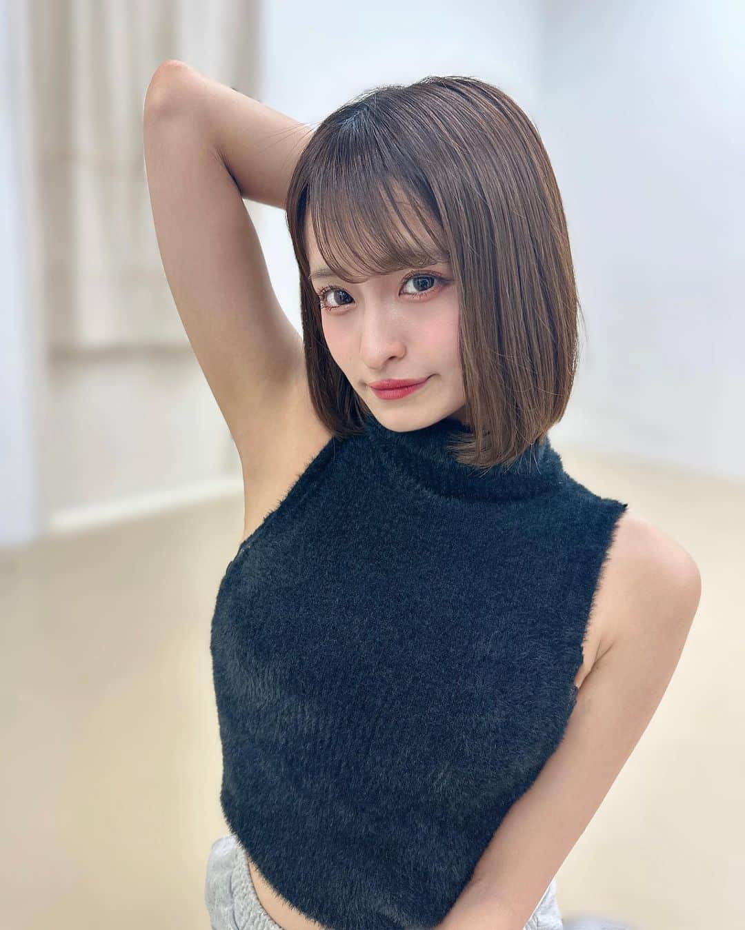 清水里香のインスタグラム：「⁡ 久しぶりに踊った🖤 ⁡ ⁡ ⁡ 清水里香プロデュースアイドルオーディション 予選(2次審査)が昨日からはじまりました！ ⁡ 審査内容はミクチャ配信です！ 配信だと全国どこにいても その子の雰囲気や、話し方、個性 テンションなどが見れる大事な審査です。 5/2まで大変だと思いますが 最後までがんばりかてぃーして下さい🥹 ⁡ スタッフさん含めてみーんなで 配信見回りにいっちゃうよー👍🏻」