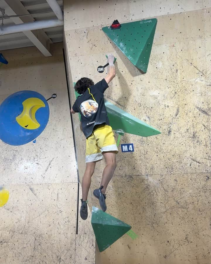 緒方良行のインスタグラム：「New comp wall boulders @bpump_ogikubo 🔥  シミュレーションの内容は最悪だったけど、めちゃくちゃいい練習になりました🙏  @adidastokyo @adidasterrex  @fiveten_official  @optimumnutrition_jp  @frictionlabs  @rockcityclimbingholds」